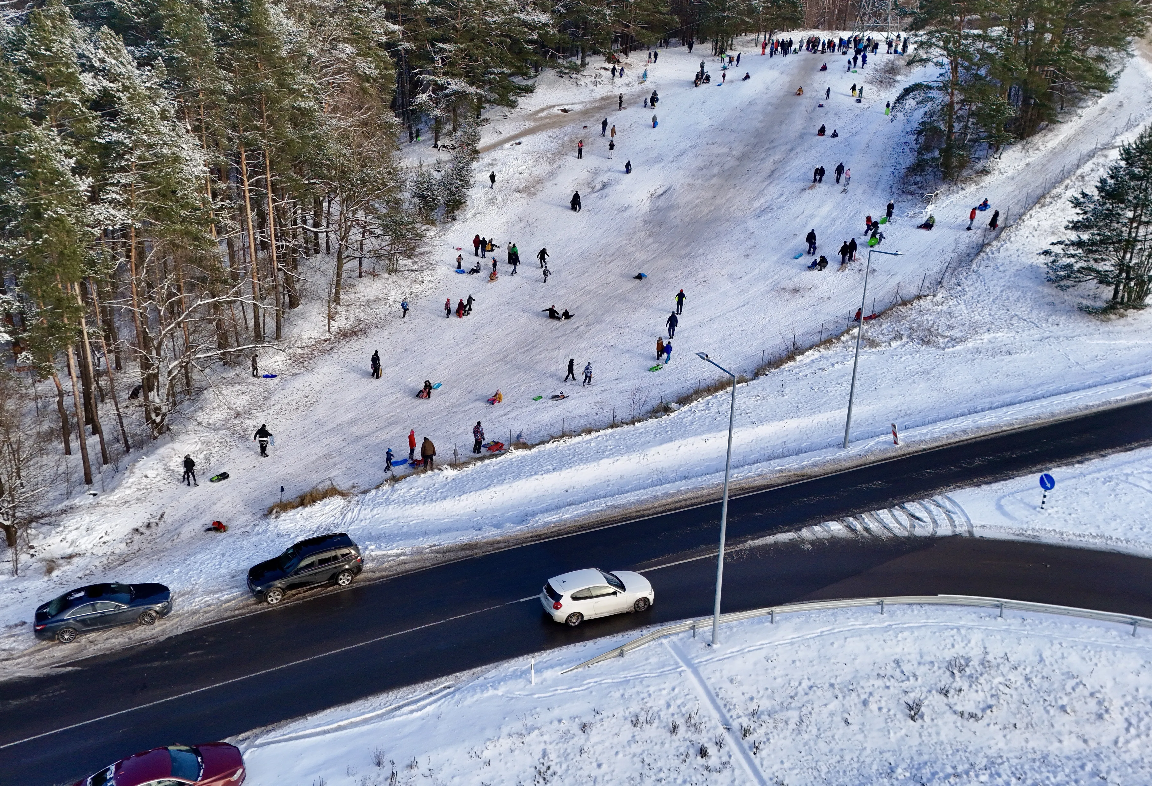 Kauniečiai džiaugiasi žiema