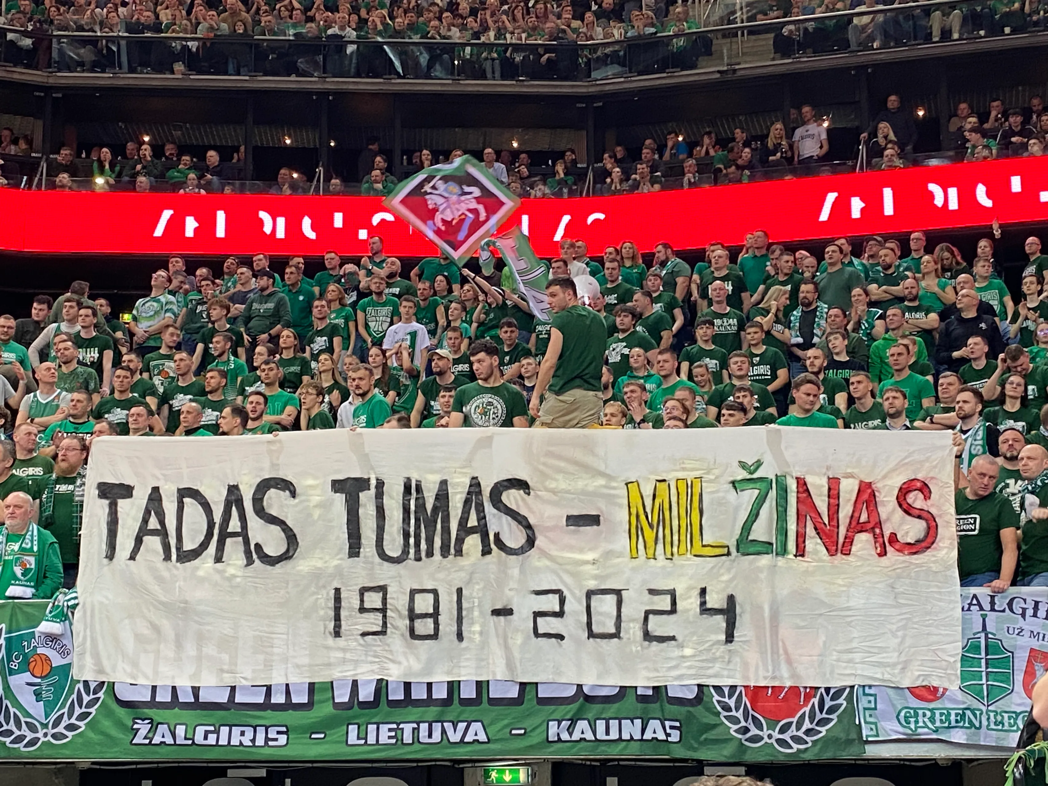 „Green White Boys“, T. Tumas