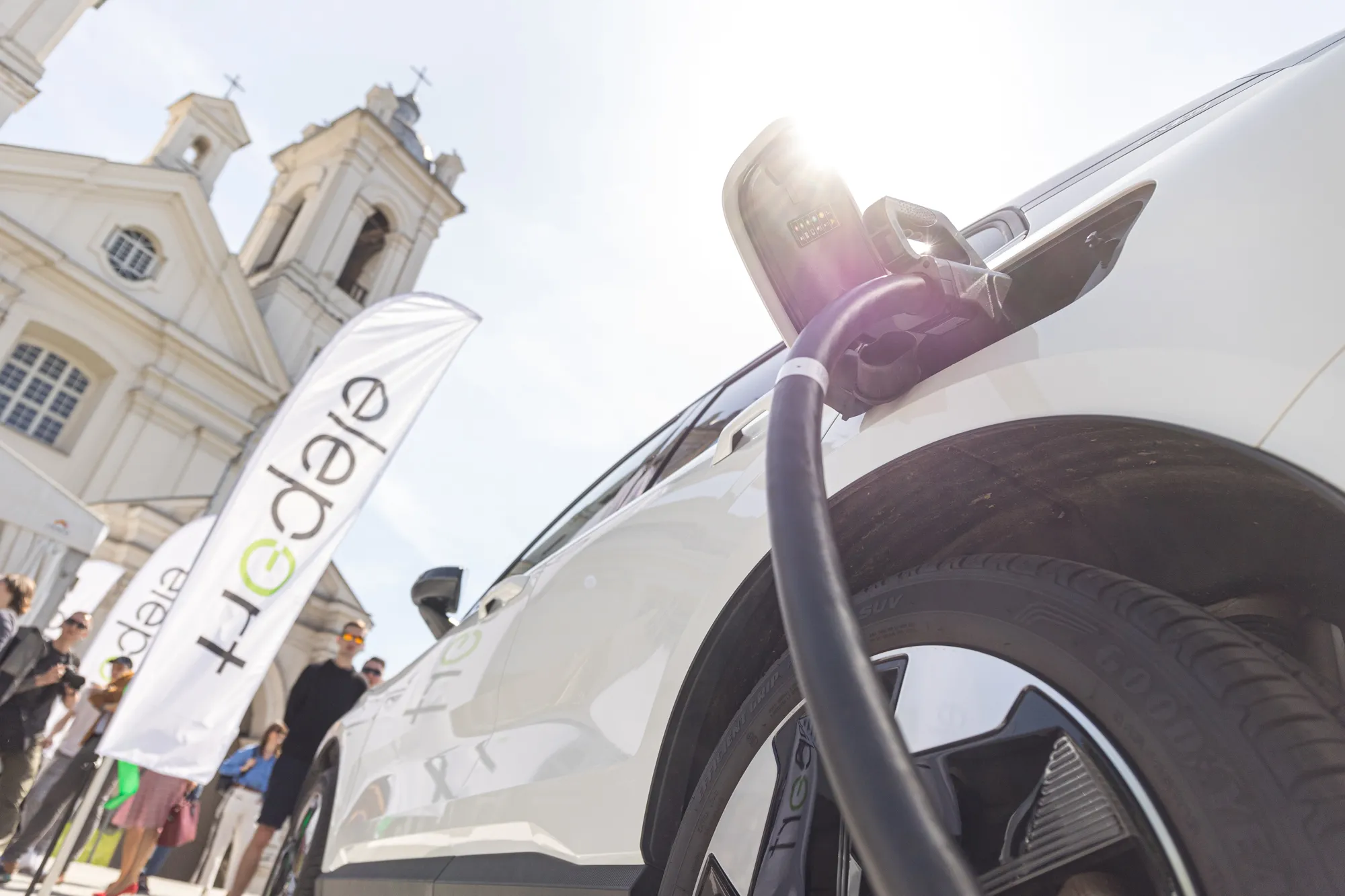 Didžiausias įkrovimo parkas Baltijos šalyse / R. Tenio nuotr.