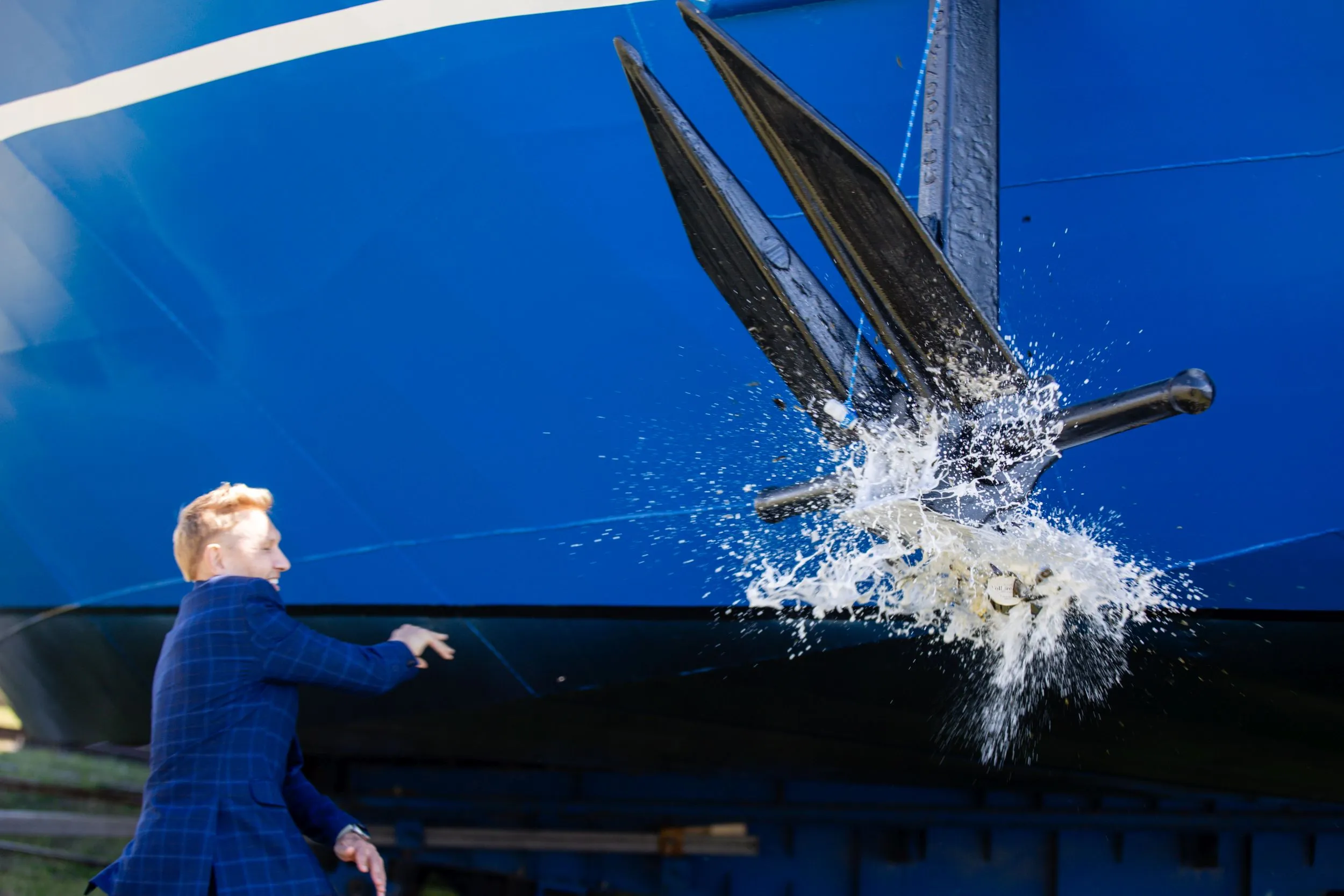 Į Nemuną nuleista didžiausia barža Baltijos šalyse