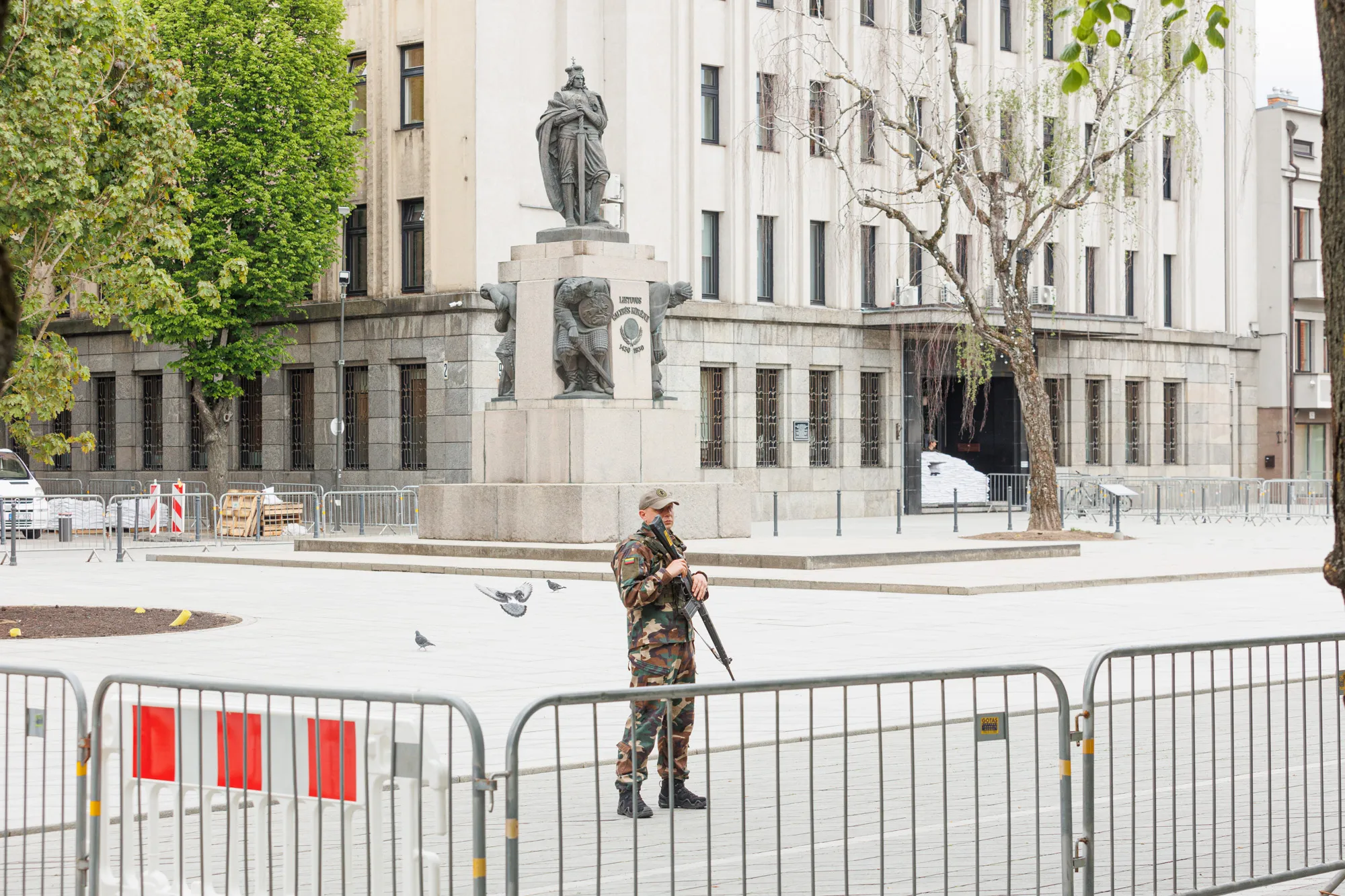 Karinės pratybos prie savivaldybės / R.Tenio nuotr.