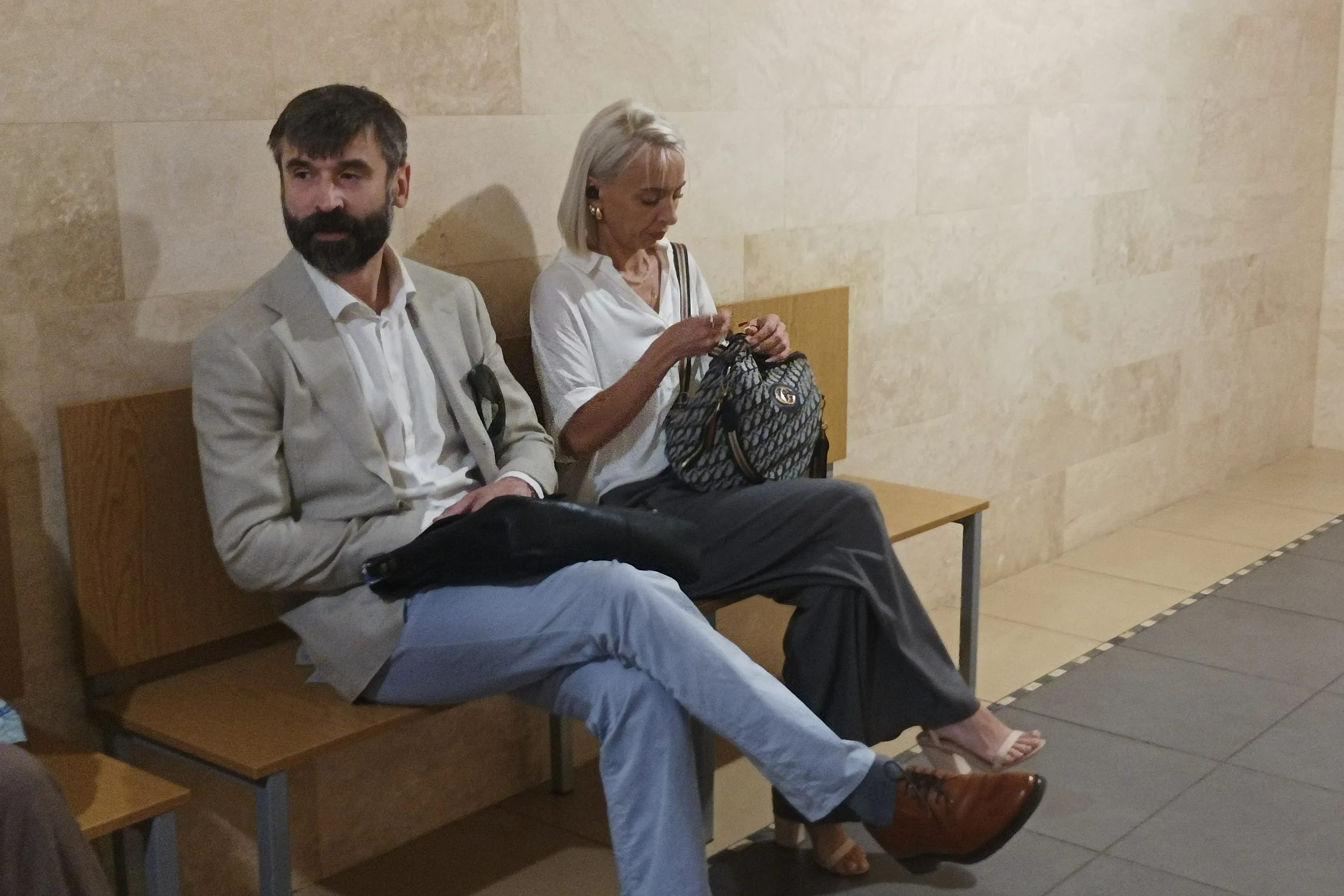 Savo vaikų pagrobimu kaltinami Inga ir Mindaugas Vilčinskai Kauno apylinkės teisme / ELTOS nuotr.