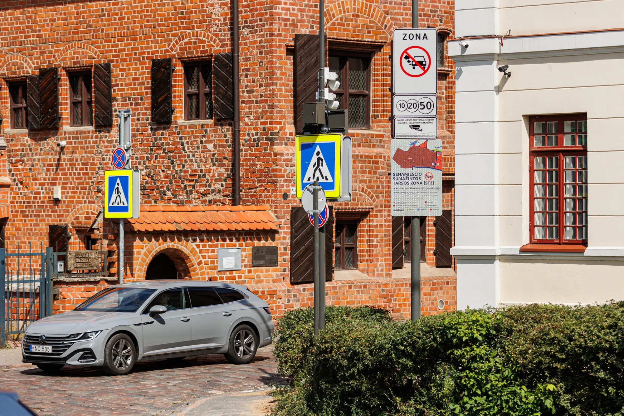 Automobilių taršos mokestis senamiestyje / R. Tenio nuotr.