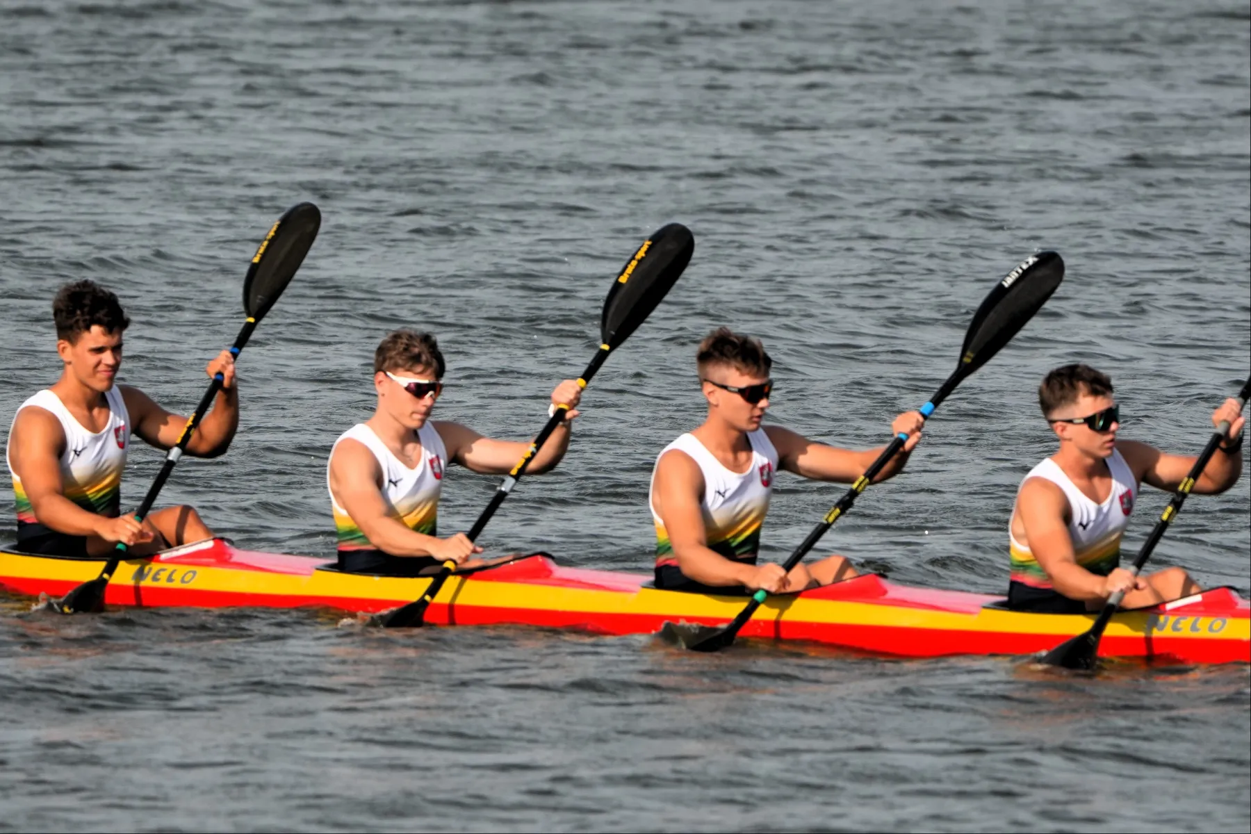 Lietuvos mokyklinio amžiaus baidarių ir kanojų sprinto irkluotojai / „Bangputys“ nuotr.