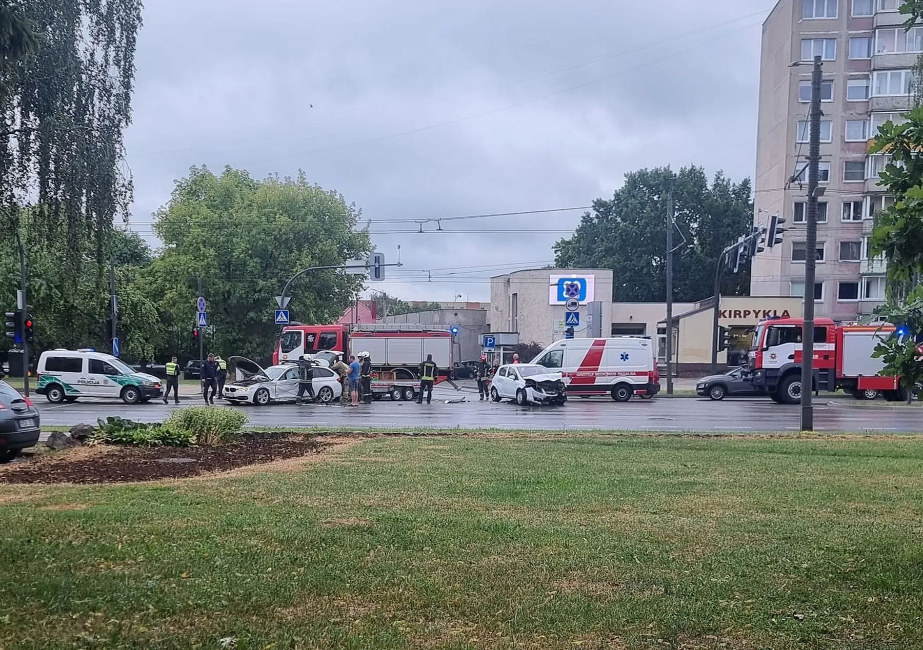 Avarija Taikos pr. ir Pašilės gatvės sankryžoje / „Kas vyksta Kaune“ grupės nuotr.