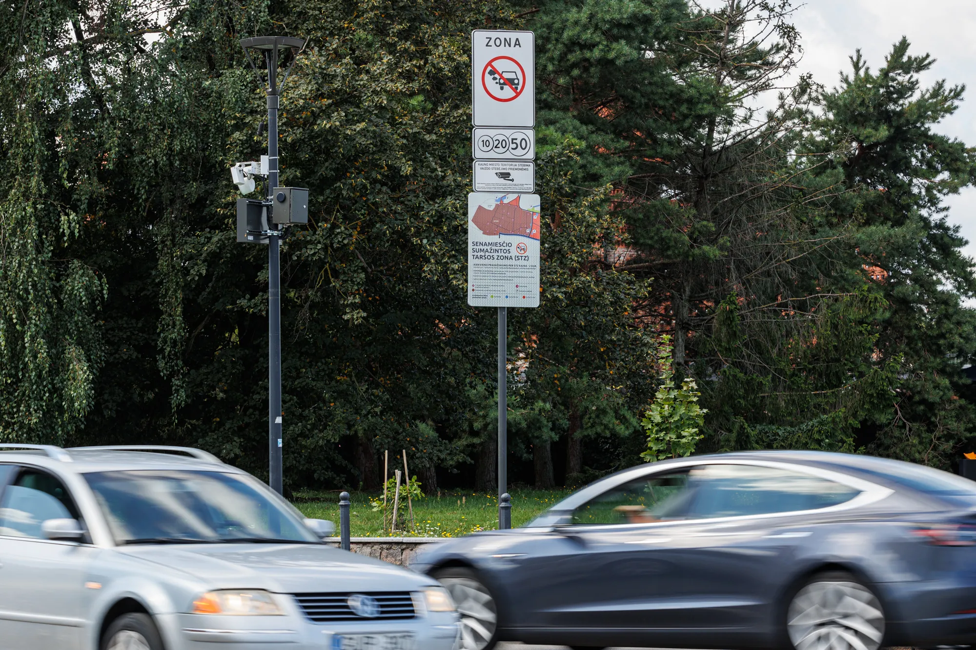 Automobilių taršos mokestis senamiestyje / R. Tenio nuotr.