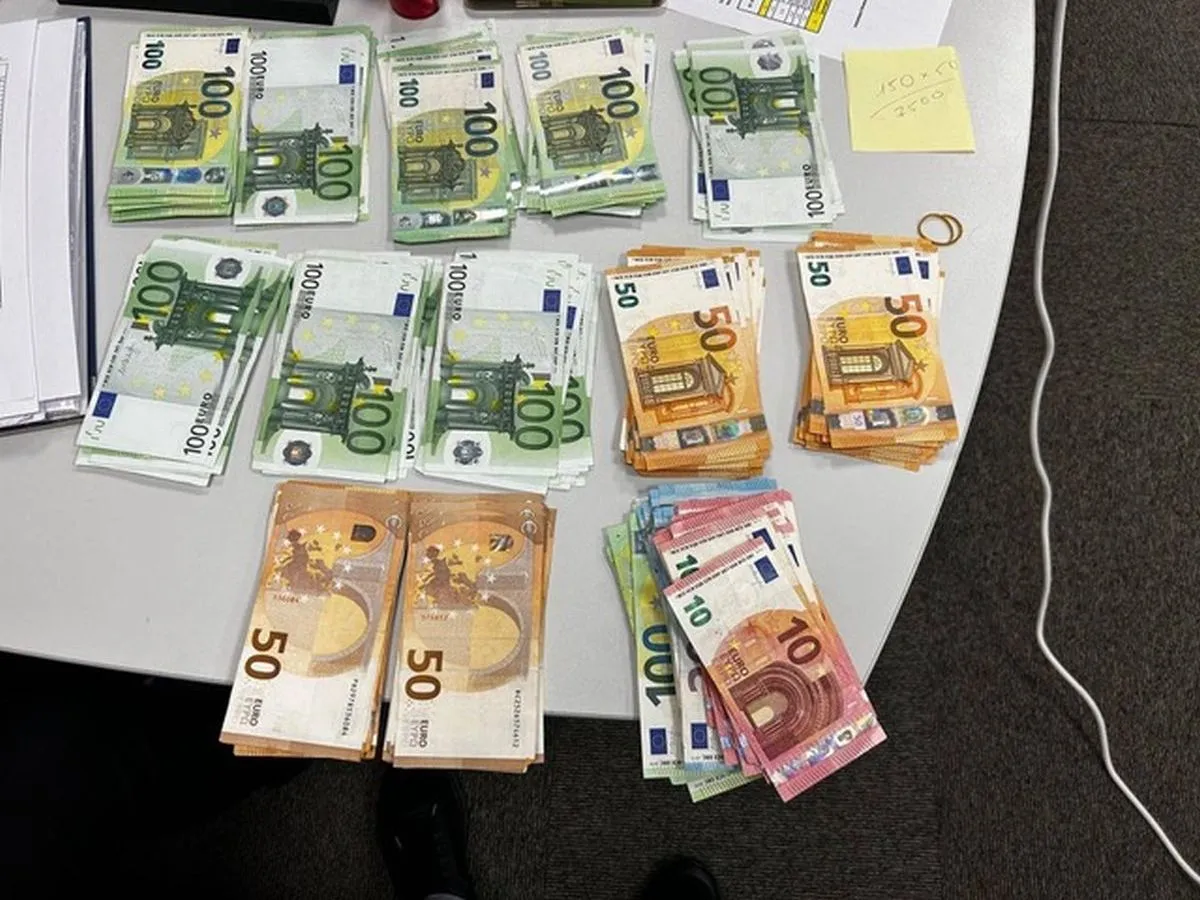 buhalterija, pinigai