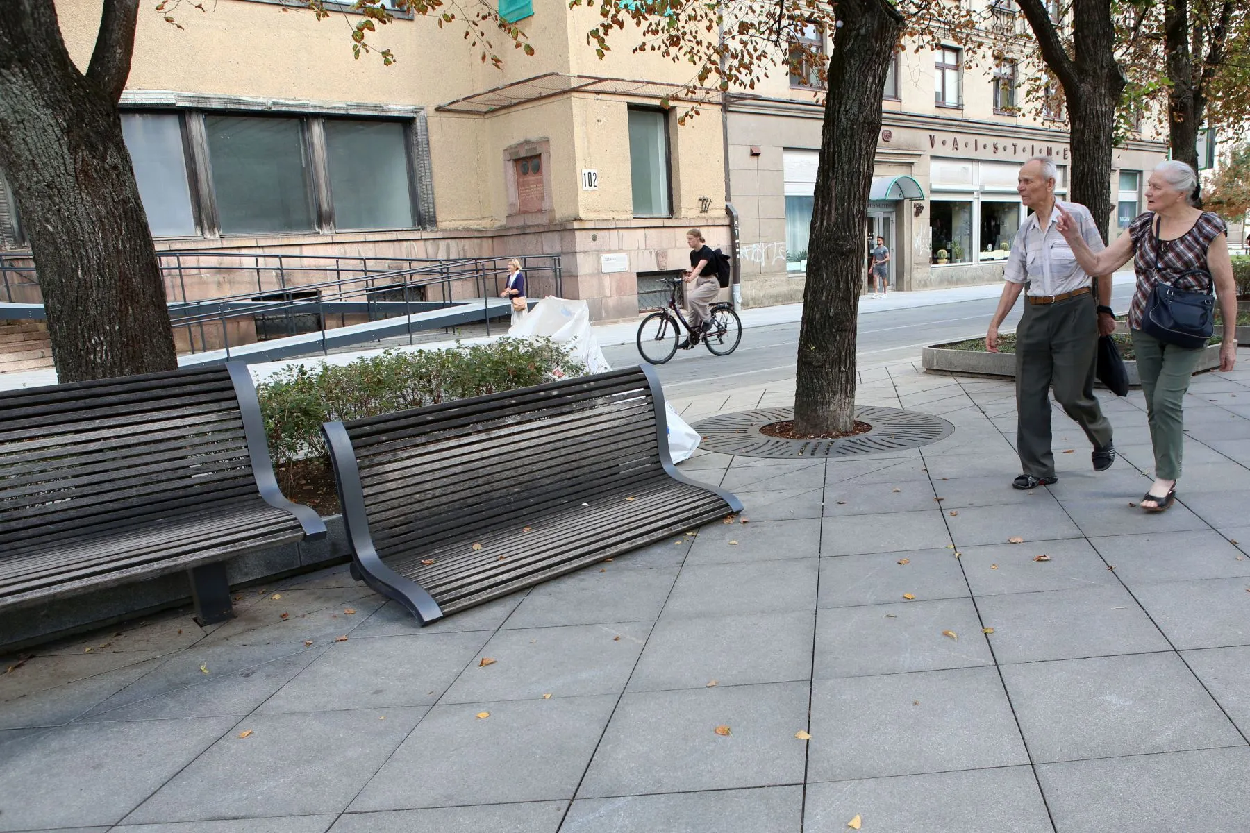 Laisvės alėjos suoliukas / M. Patašiaus nuotr.