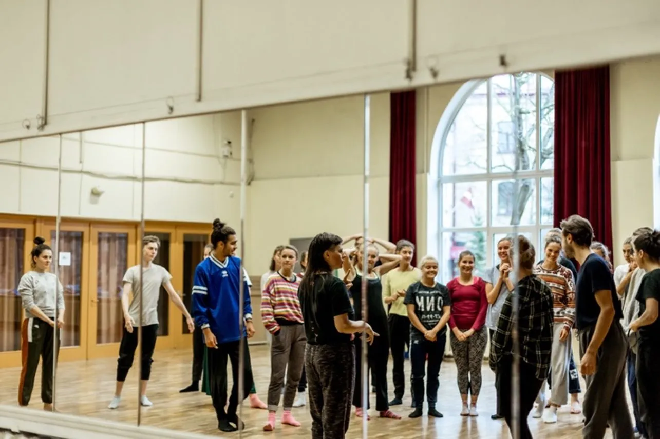 1.-Marta-Ladjanszki-sokio-dirbtuves-1285x856