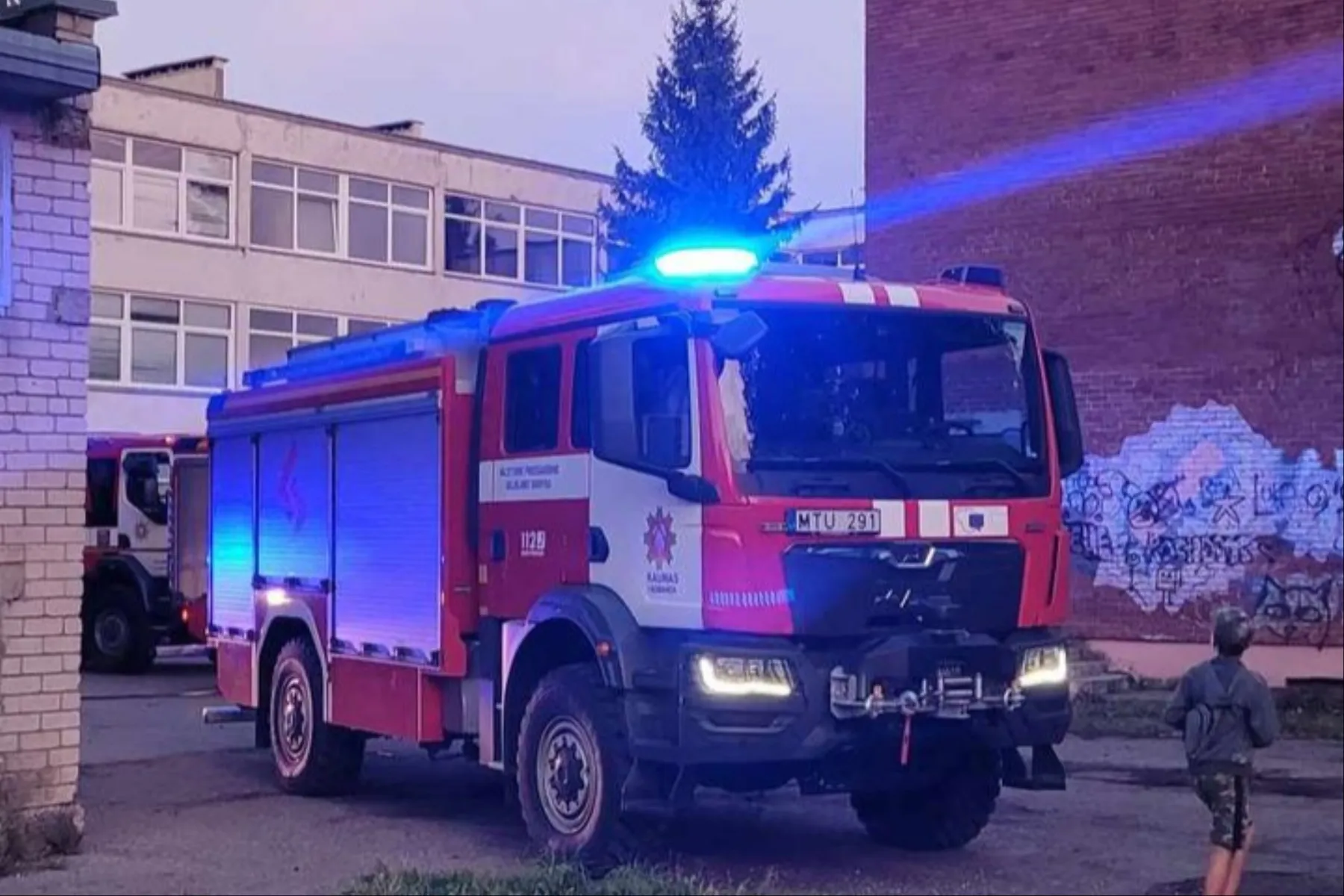 Gaisras apleistoje mokykloje / Skaitytojų nuotr.