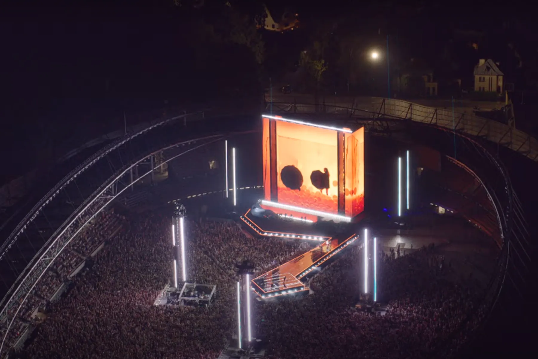 Jessica Shy ir Gjan „Tarp geltonų rūtų“ Kauno stadione