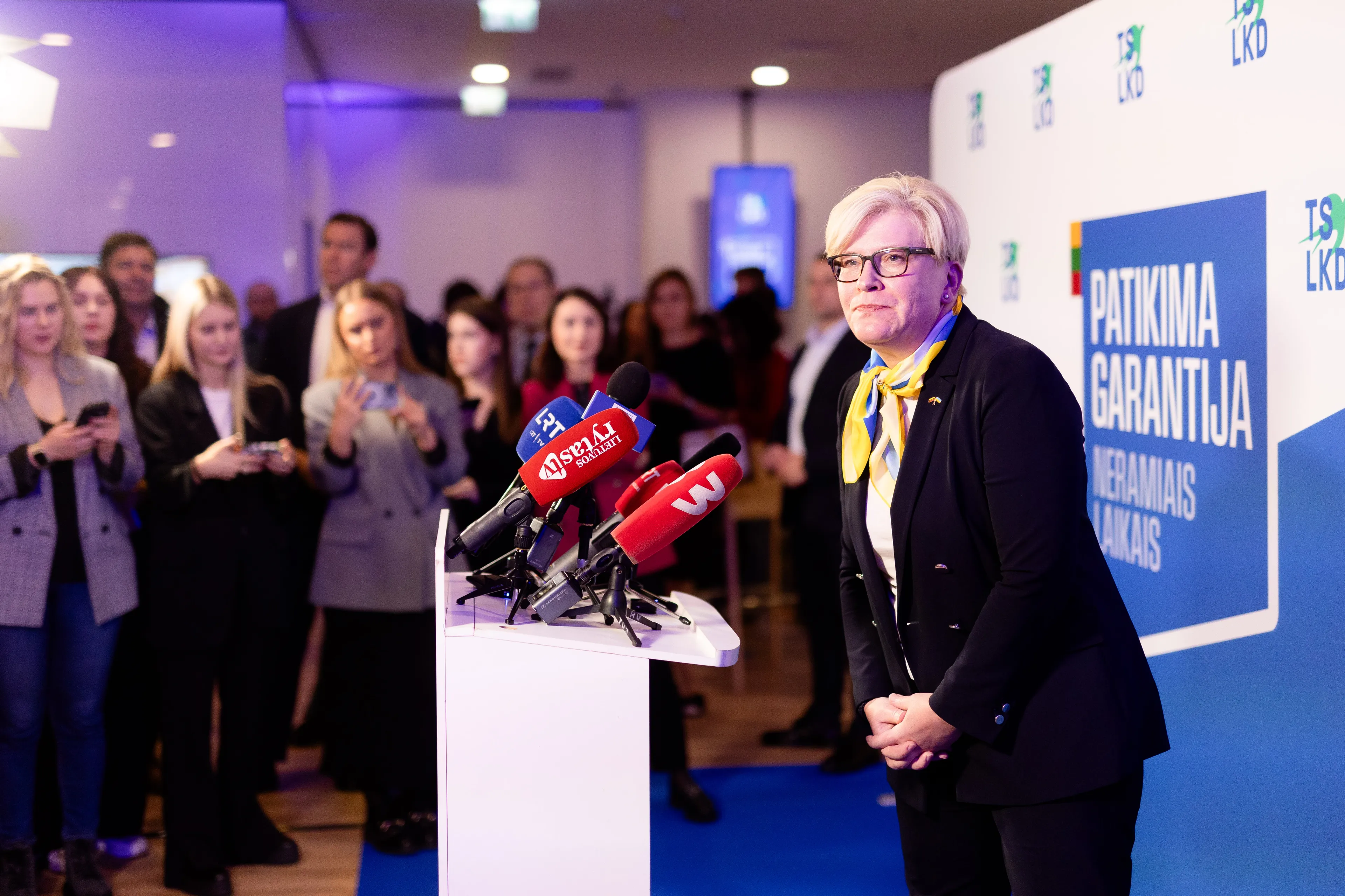 Viešbutyje „Courtyard by Marriott” 2024 metų Seimo rinkimų rezultatų laukia Tėvynės sąjunga-Lietuvos krikščionys demokratai. (Lukas Balandis/BNS)