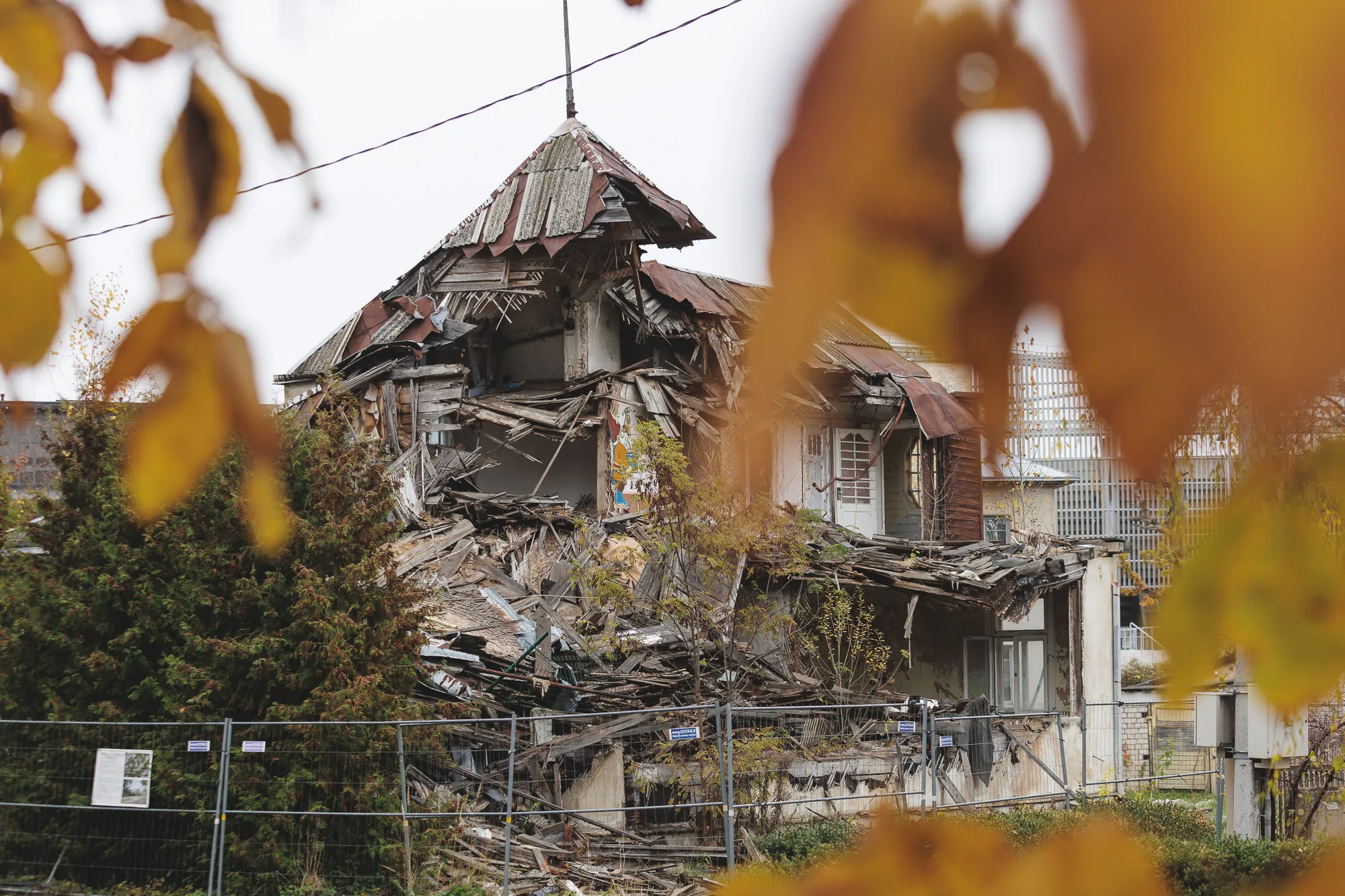 Nugriauta vila, adresu Perkūno al. 11/ R. Tenio nuotr.