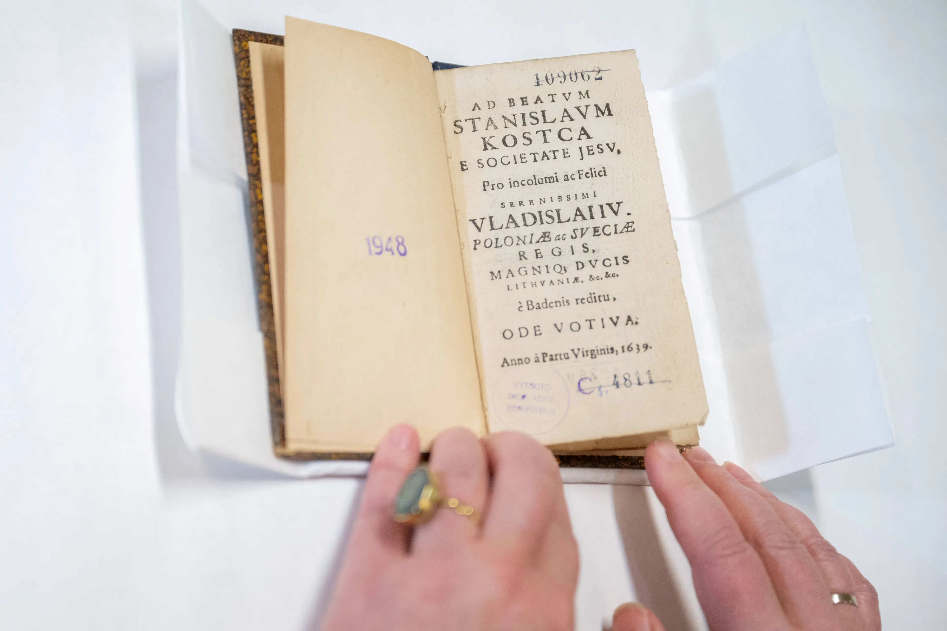 Ąžuolyno bibliotekoje atrastas unikalus leidinys (2)