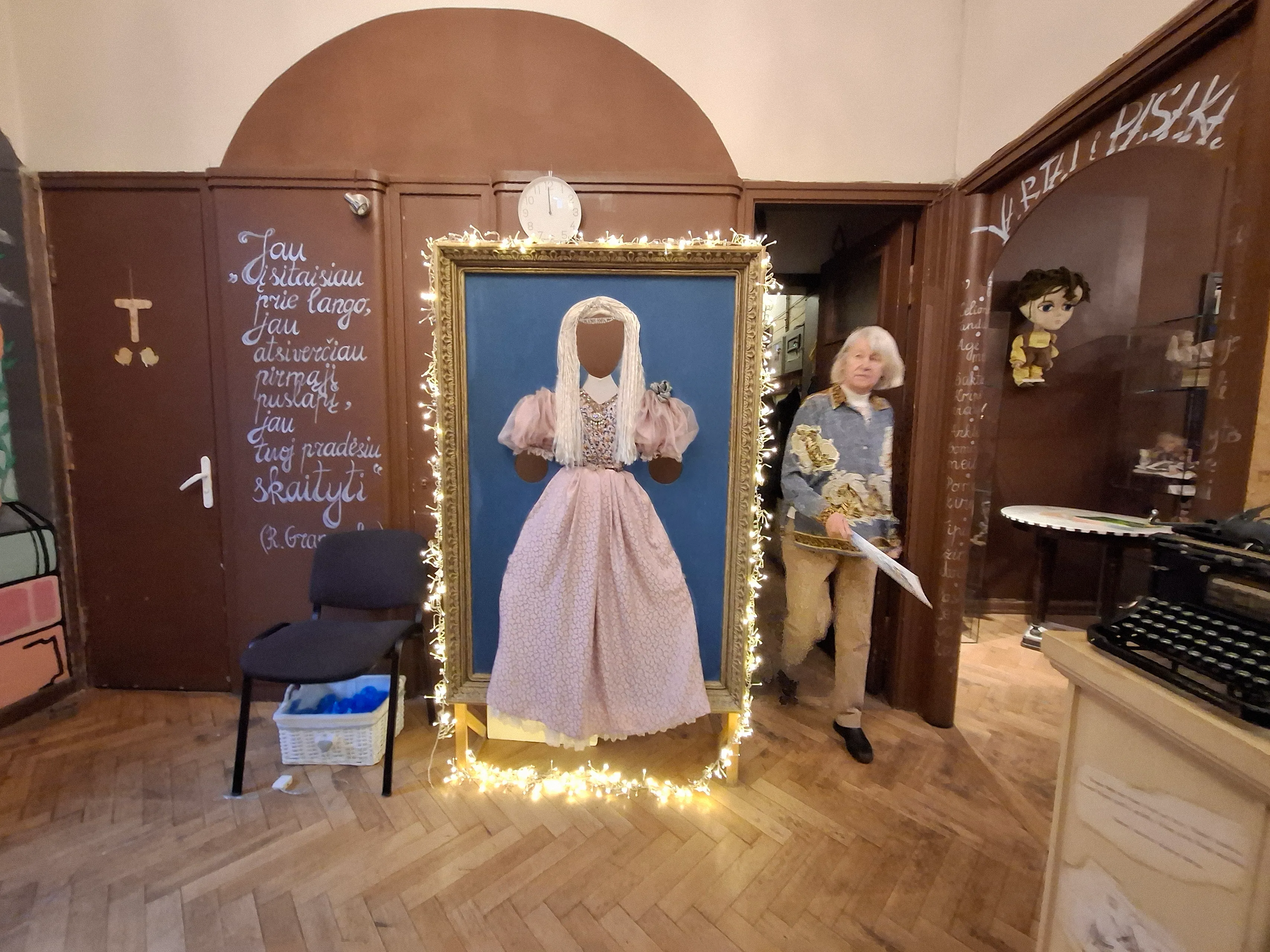 Poetė Zita Gaižauskaitė pristato knygas apie Kalėdas./S. Javaitytės nuotr.