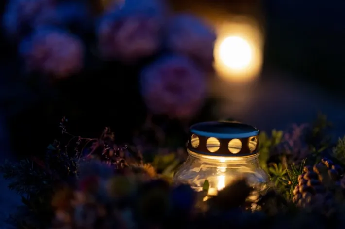 Žvakė, mirtis, laidotuvės