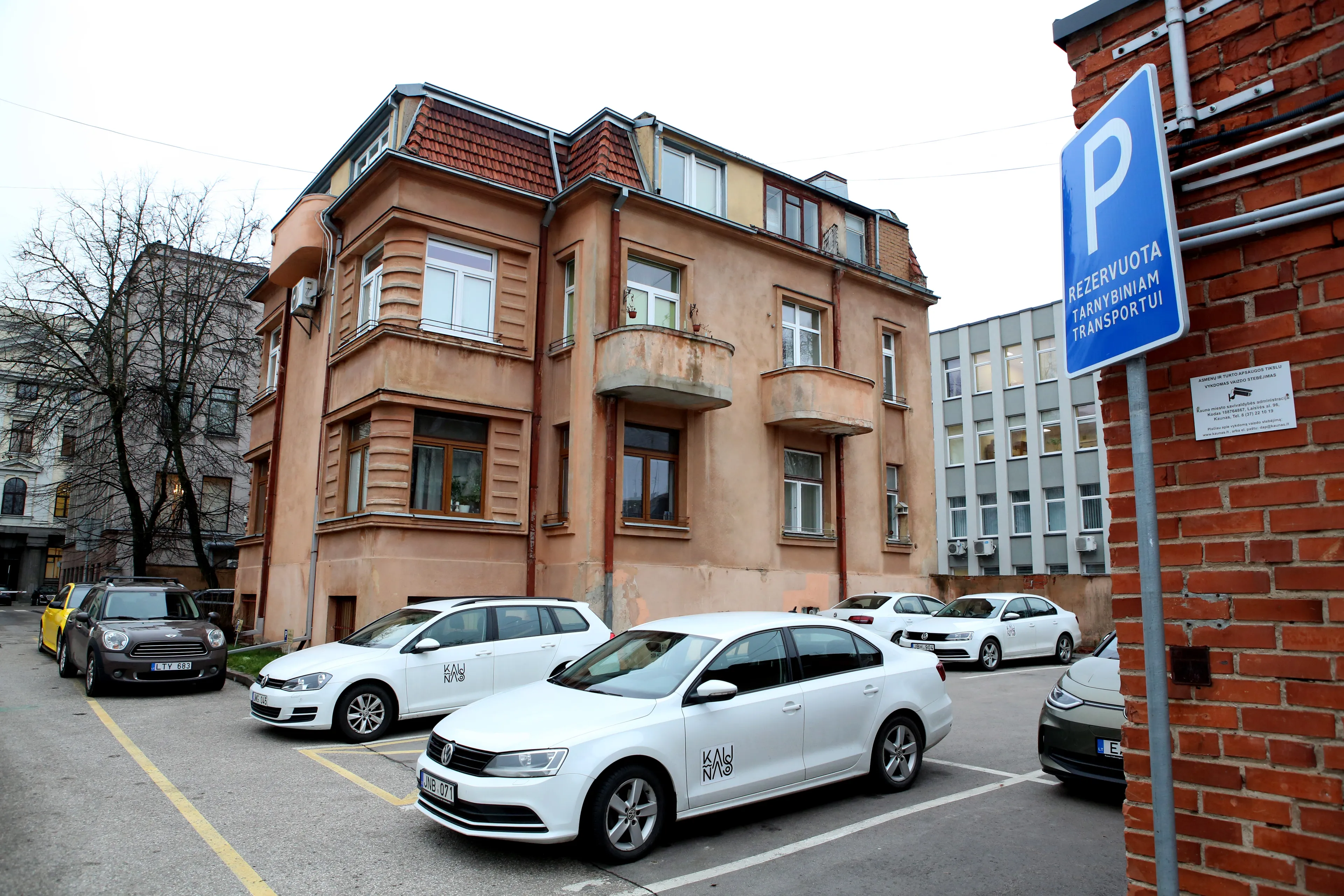 Kauno miesto savivaldybės administracijos transporto priemonės (Modesto Patašiaus nuotr.)