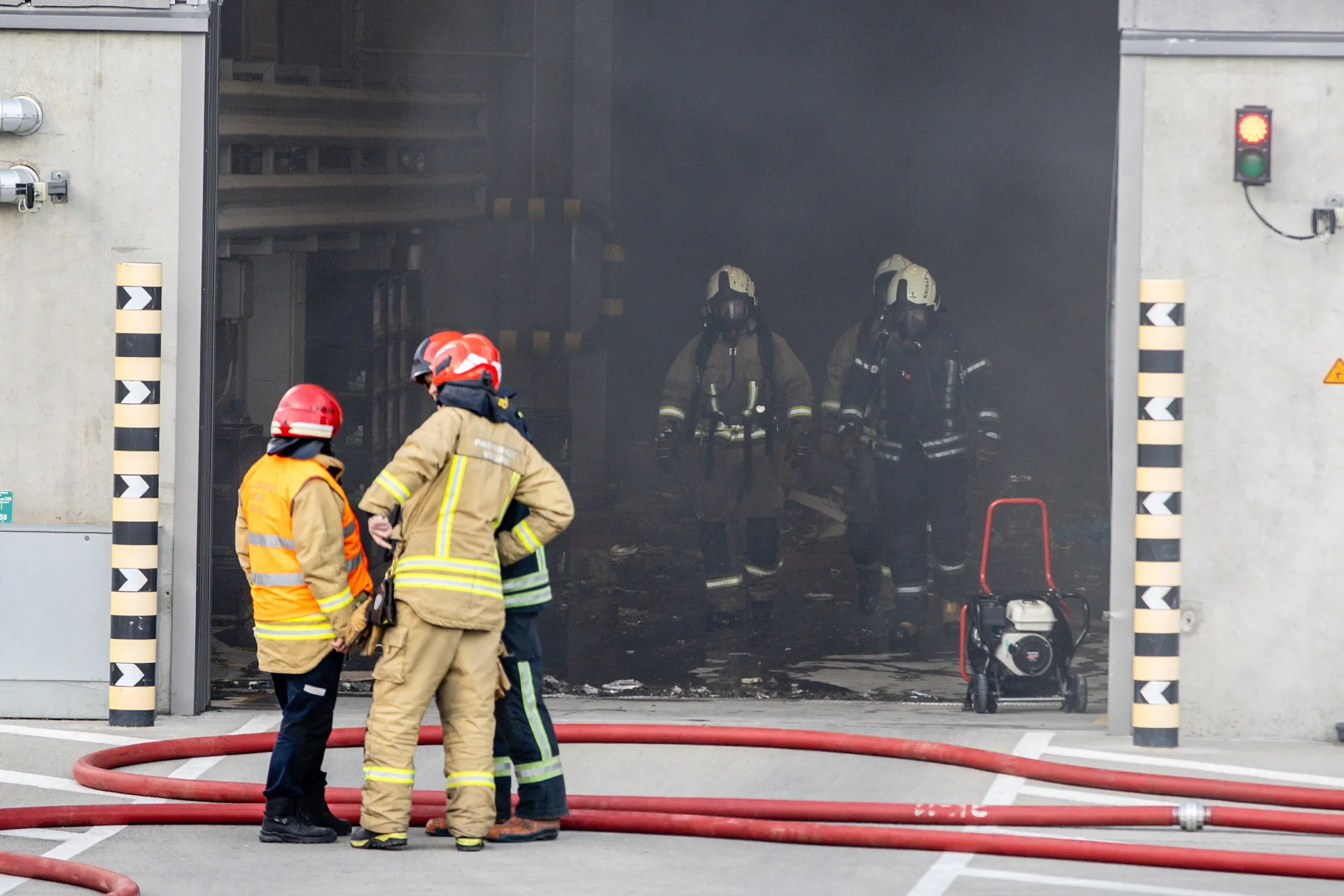 Gaisro Kauno kogeneracinėje jėgainėje gesinimo darbai / T. Biliūno / BNS nuotr.
