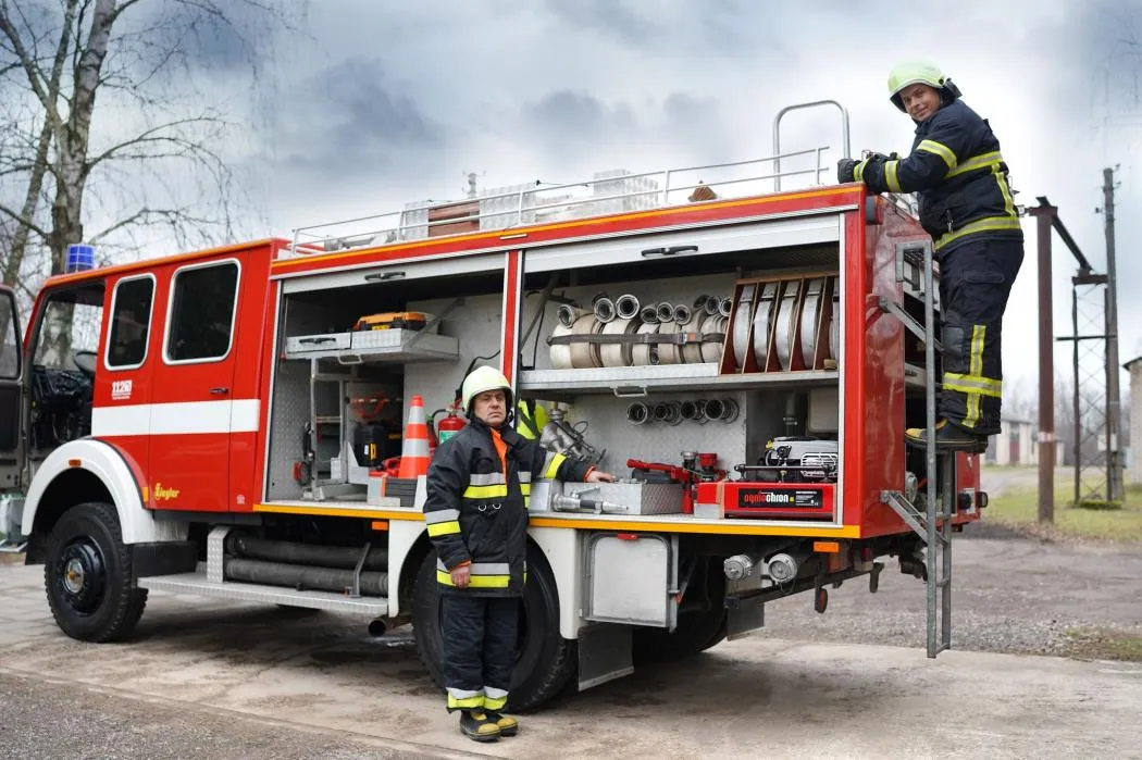 Gaisrinė, Ugniagesiai