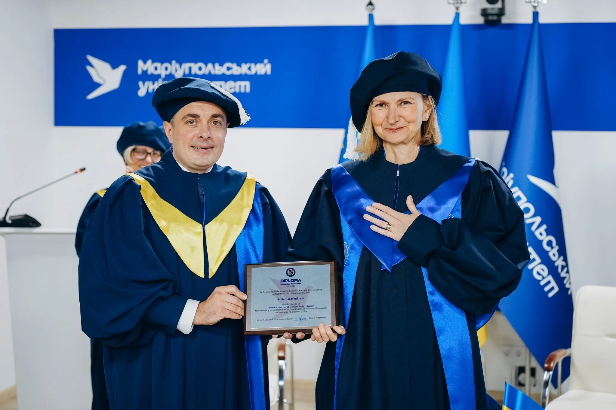 Mykola Trofymenko ir prof. dr. Ineta Dabašinskienė / Mariupolio valstybinio universiteto nuotr.