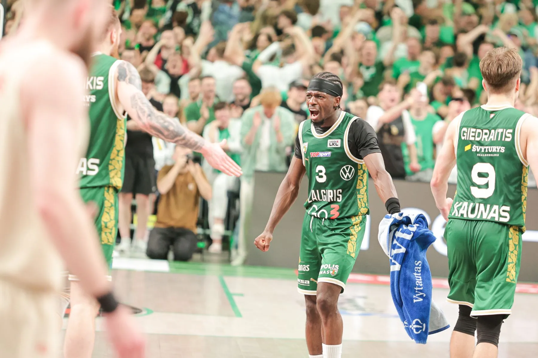 Žalgiriečių rankose – LKL taurė ir čempionų žiedai / R. Tenio nuotr.