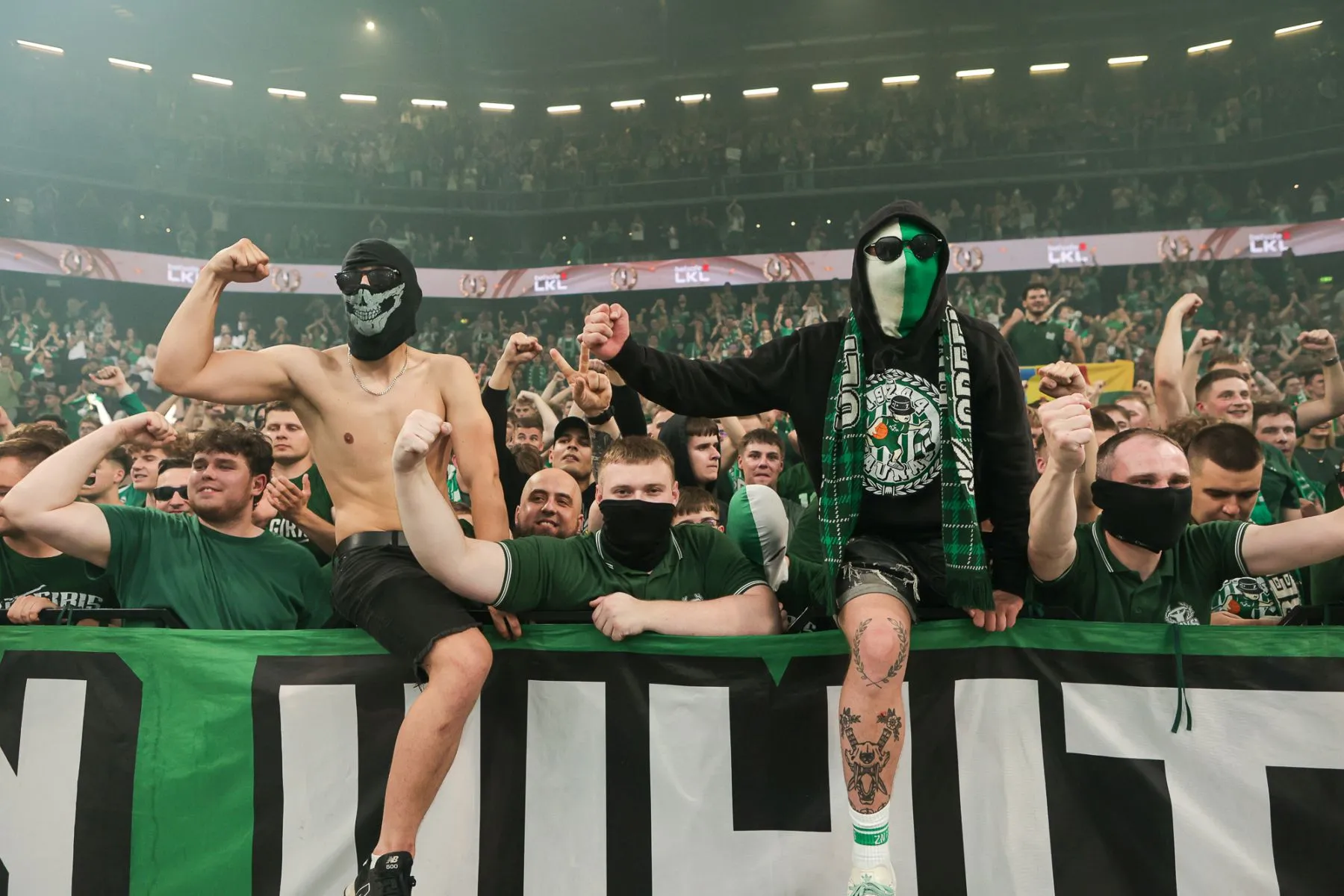 Žalgiriečių rankose – LKL taurė ir čempionų žiedai / R. Tenio nuotr.