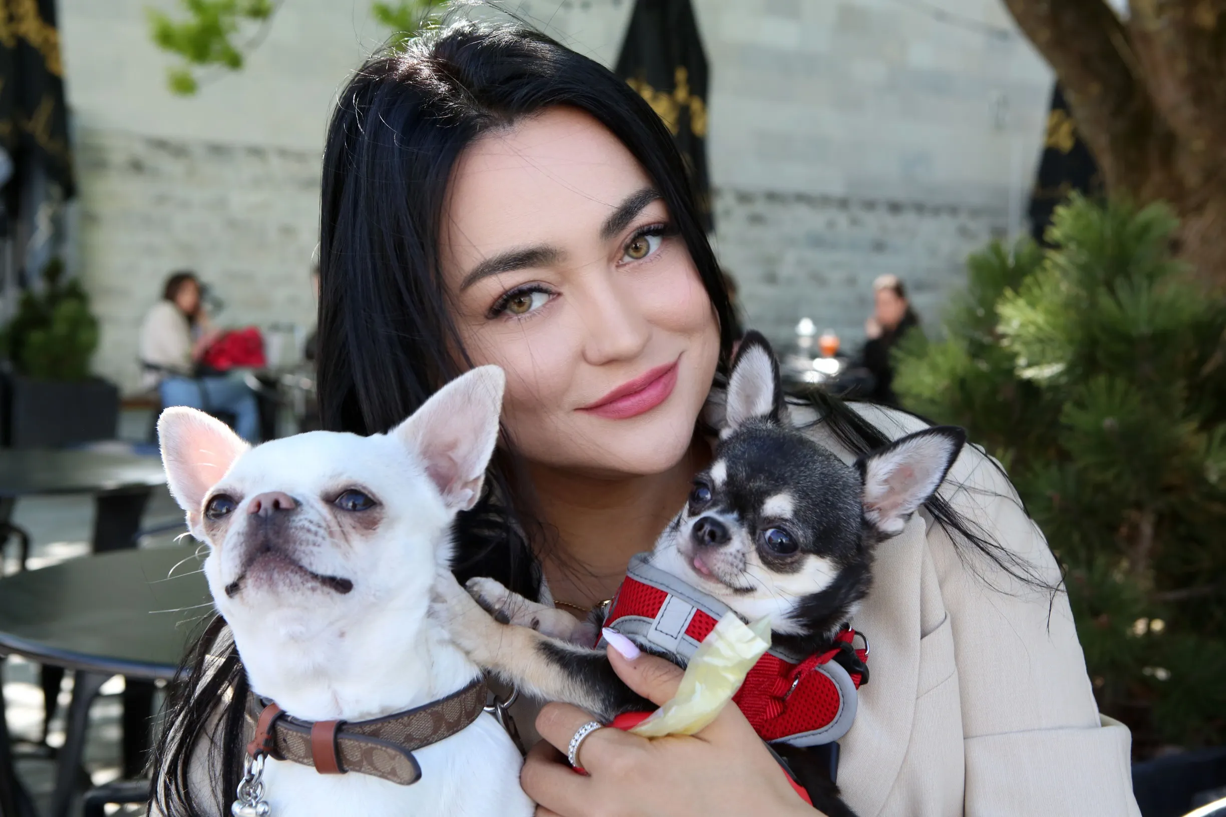 Monika Falcon su augintiniu Elviu / M. Patašiaus nuotr.