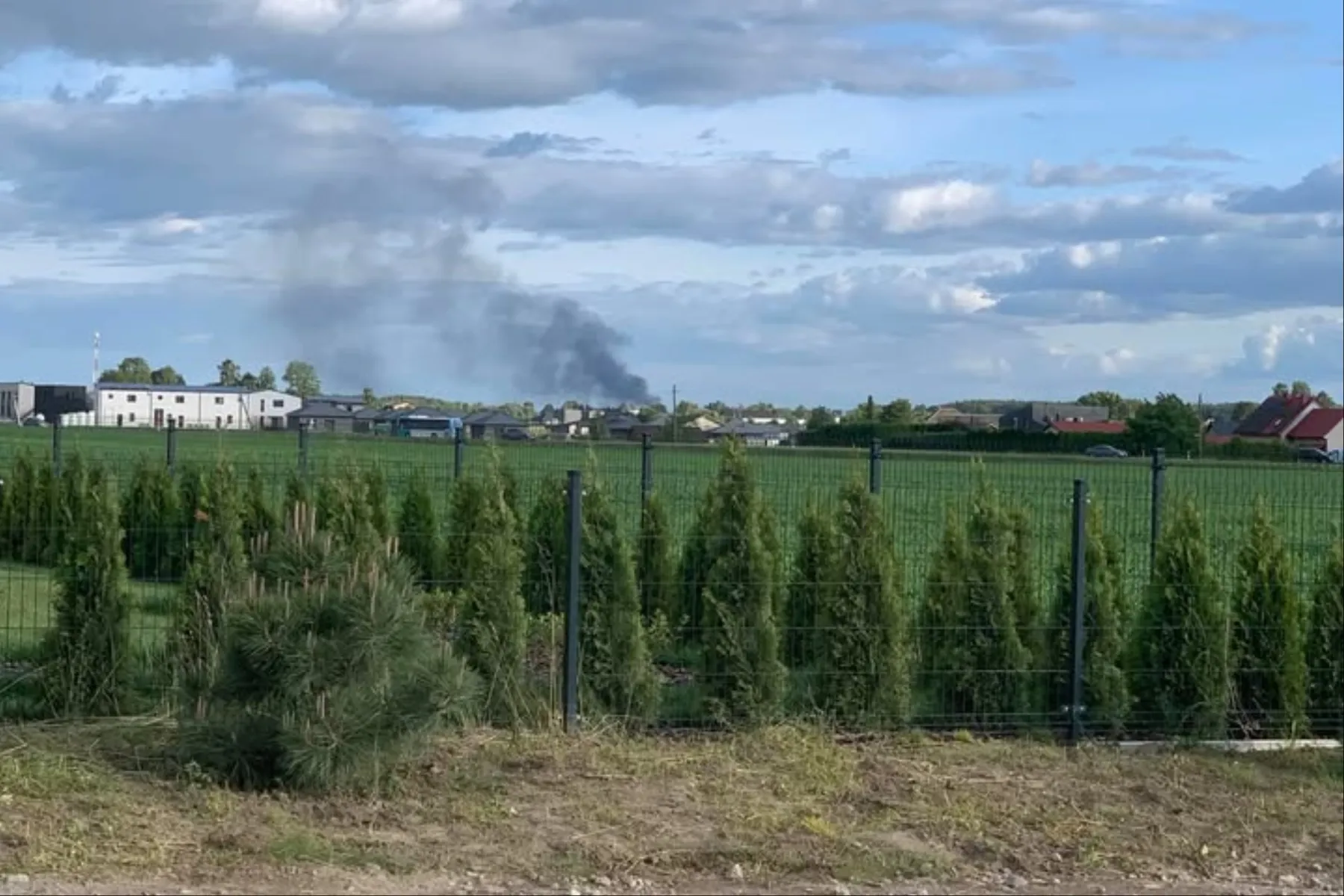 Dūmų stulpas Ringauduose / Skaitytojų nuotr.