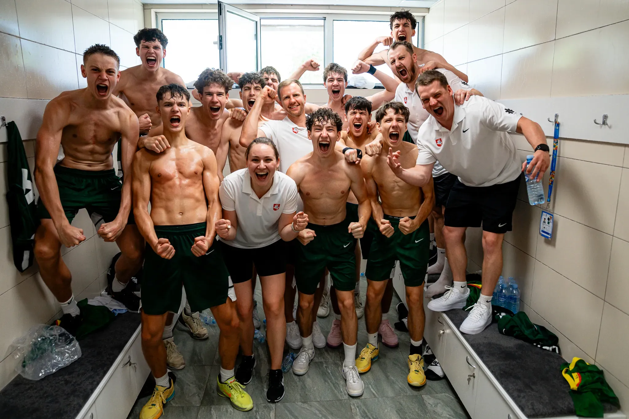 Po pergalės mažajame finale – Lietuvos rinktinės šėlsmas rūbinėje / R. Snarskio nuotr.