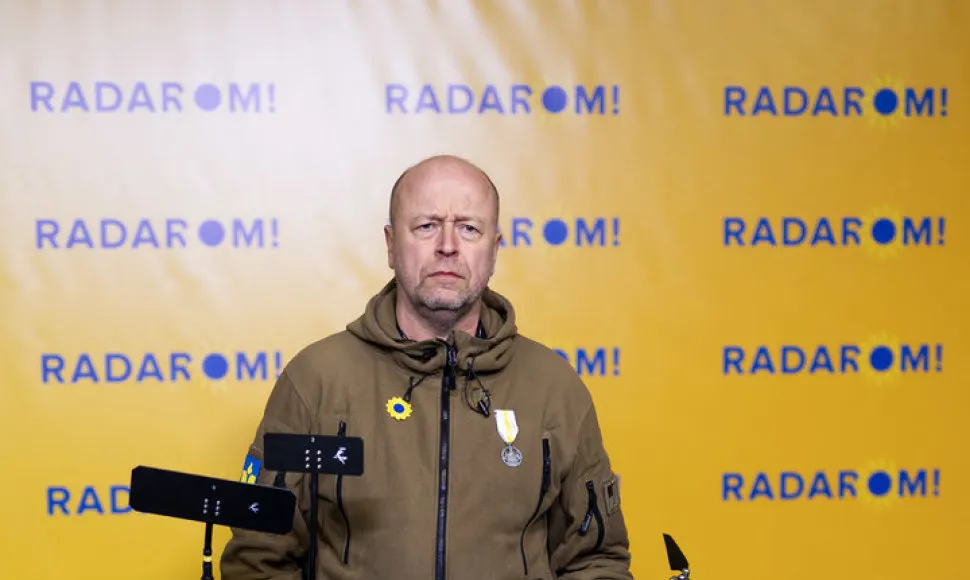 Jonas Ohmanas, Mėlyna ir geltona, Radarom