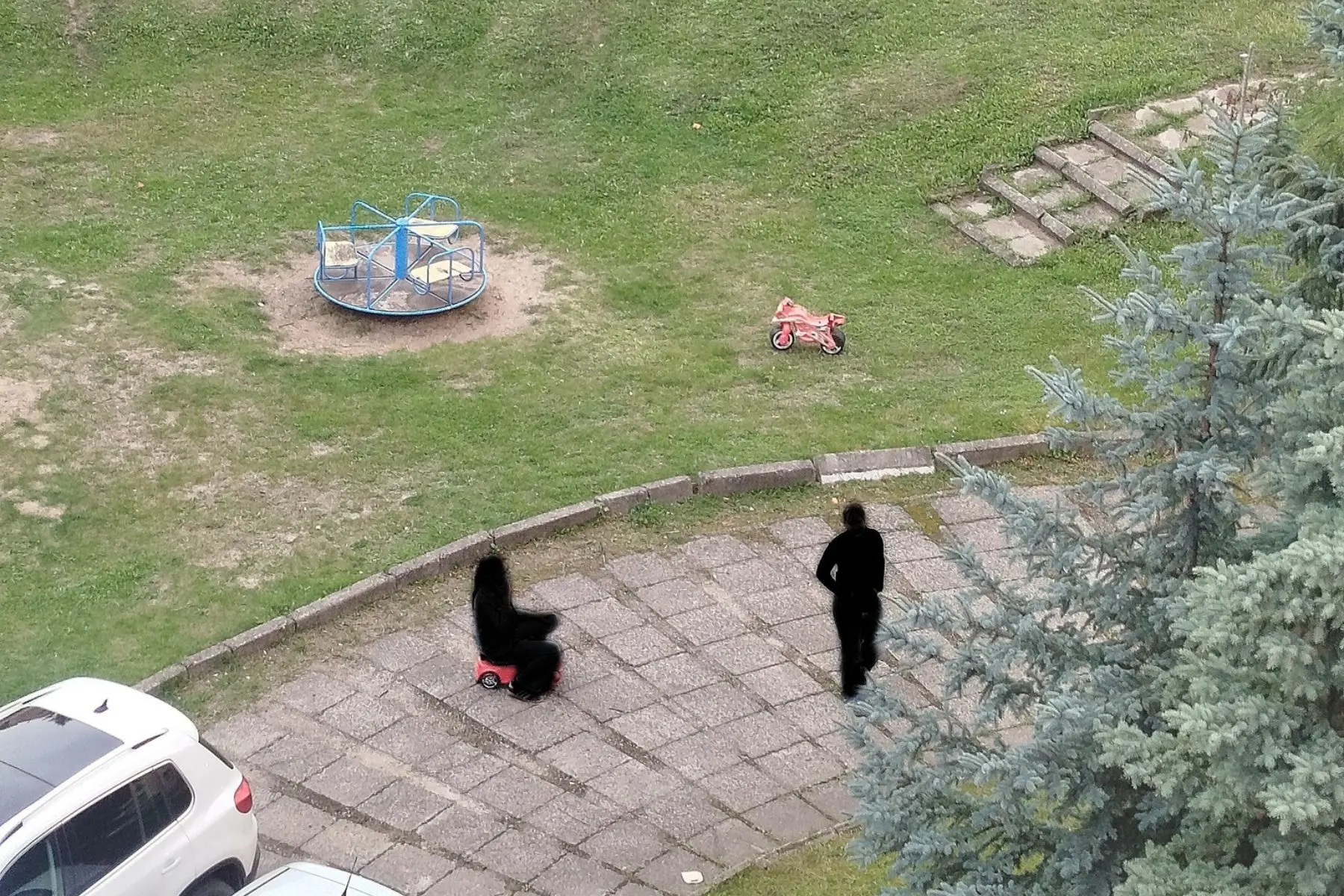 Žaidimai daugiabučių kiemuose / Skaitytojų nuotr.