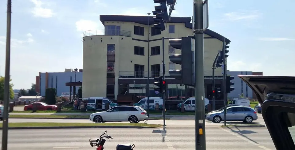 „Hermį“ apsupo policija / Skaitytojo nuotr.