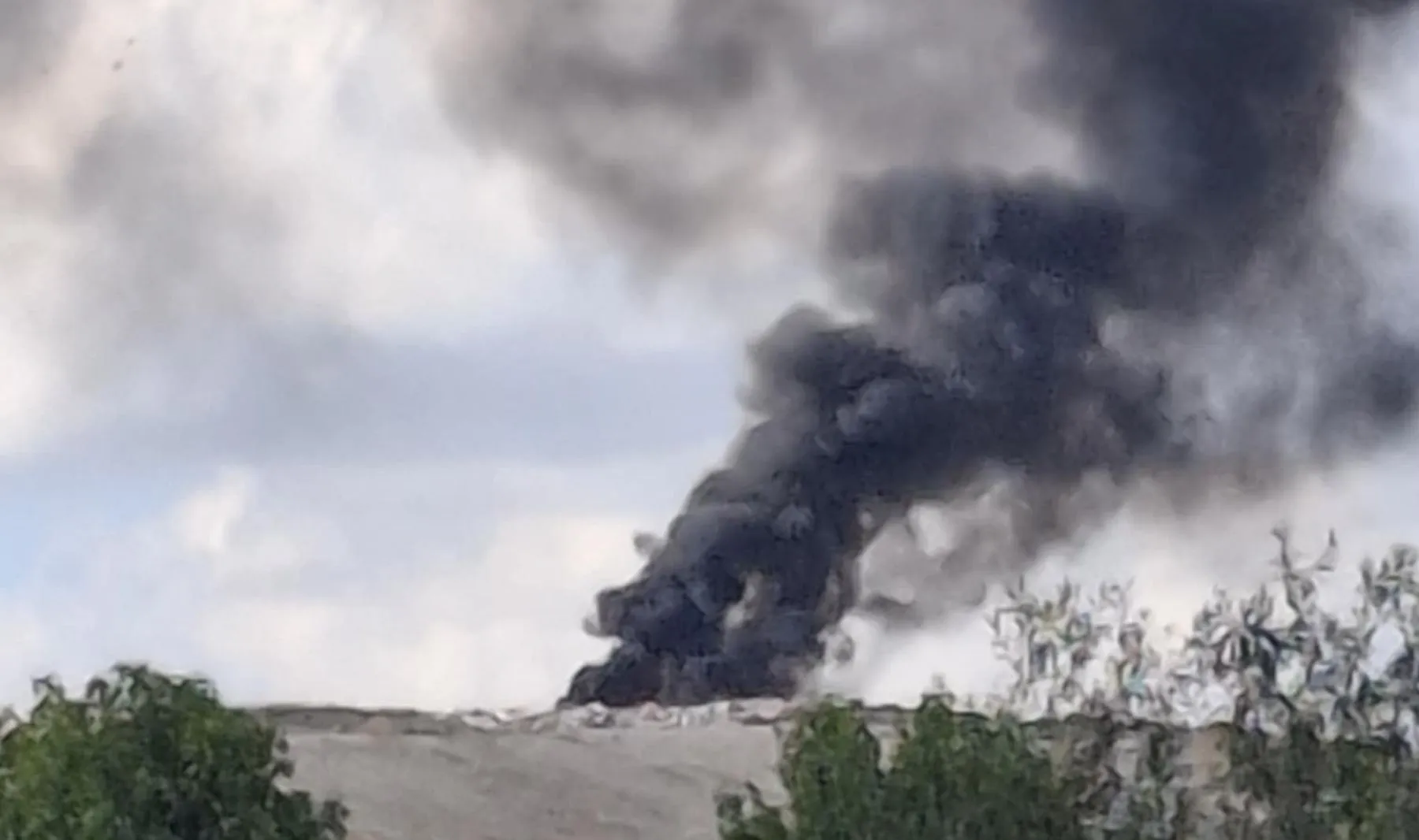 Gaisras Lapių sąvartyne / Skaitytojų nuotr.