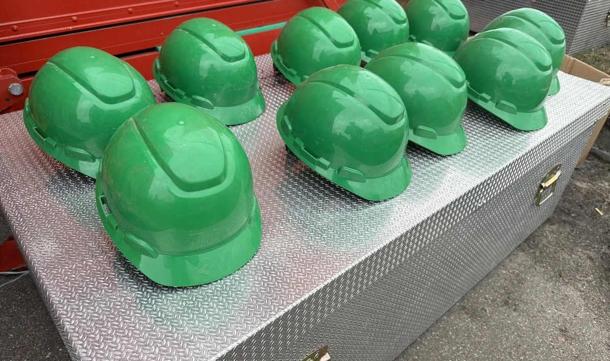 Šalmas, darbų sauga, darbininkai