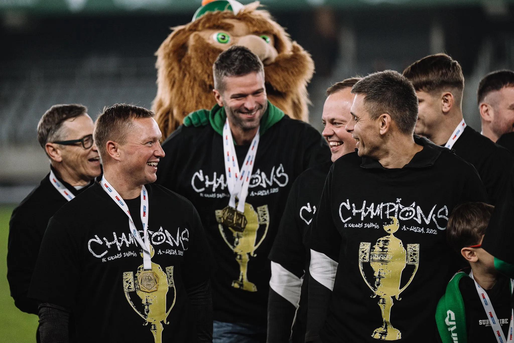 FK „Kauno Žalgiris“ iškėlė Lietuvos čempionų trofėjų / FK „Kauno Žalgiris“ nuotr.
