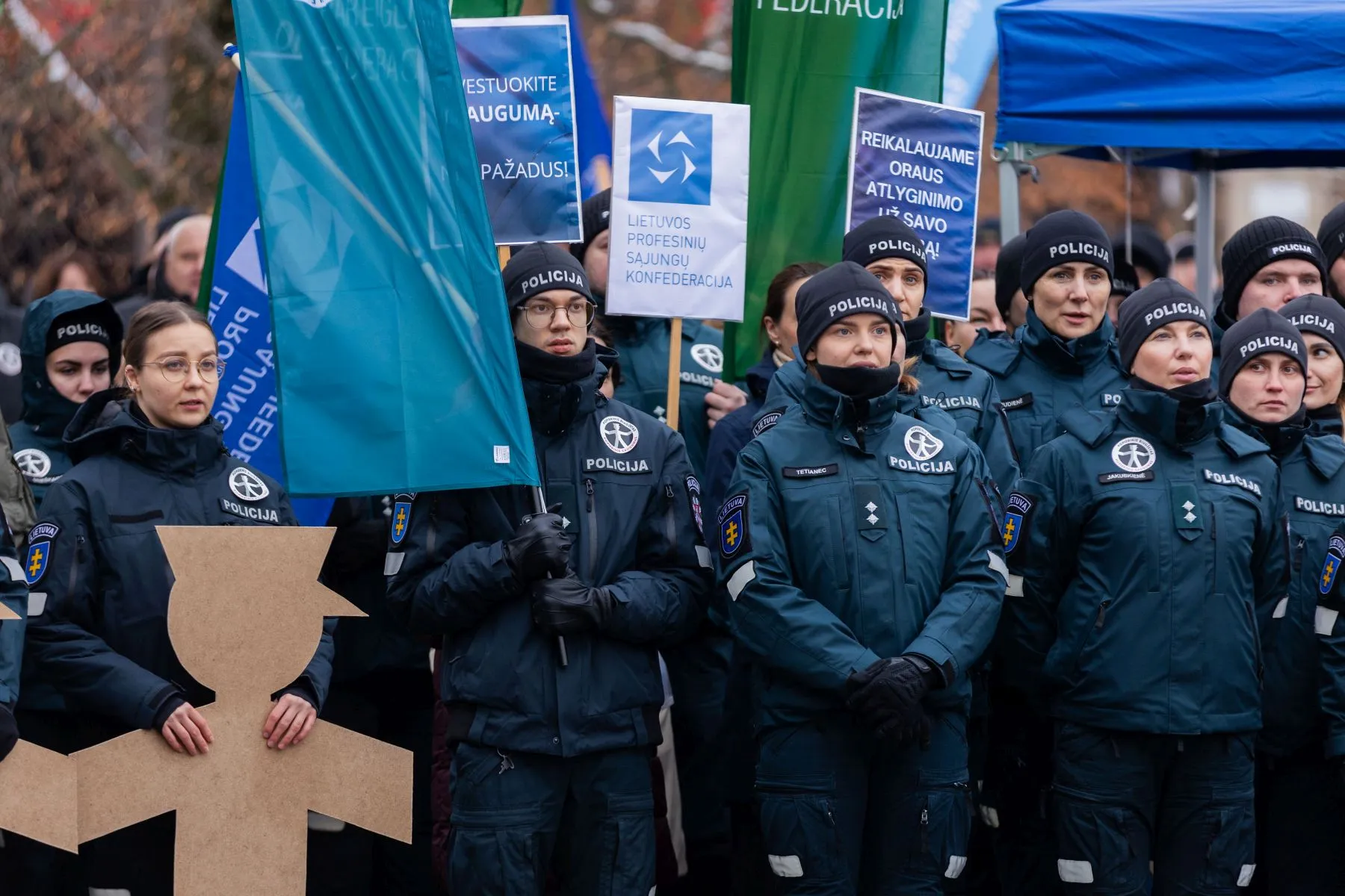 Pareigūnų protestas prie Seimo / BNS nuotr.