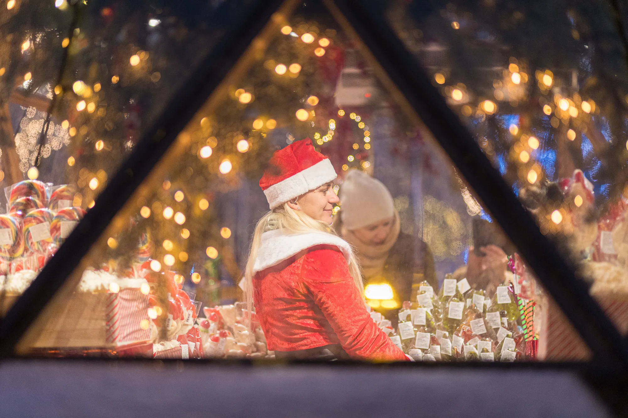 Kalėdų eglę apklojo pirmas sniegas / R. Tenio nuotr.