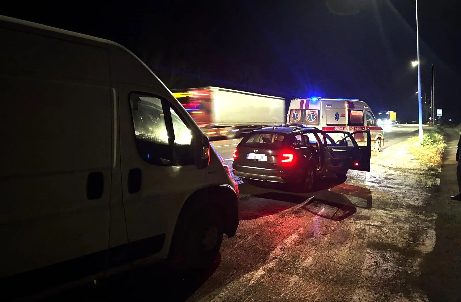 Baltarusis į Lietuvą gabeno didelį rūkalų krovinį / VSAT nuotr.