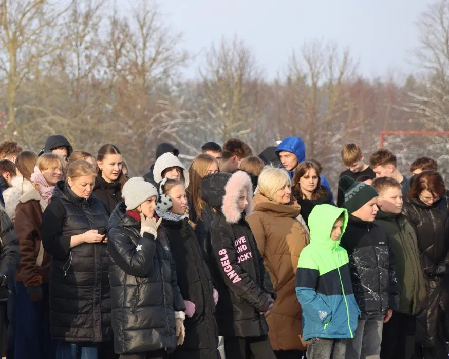 Babtuose įkasta kapsulė – prasideda naujo sporto aikštyno statybos / KRS nuotr.