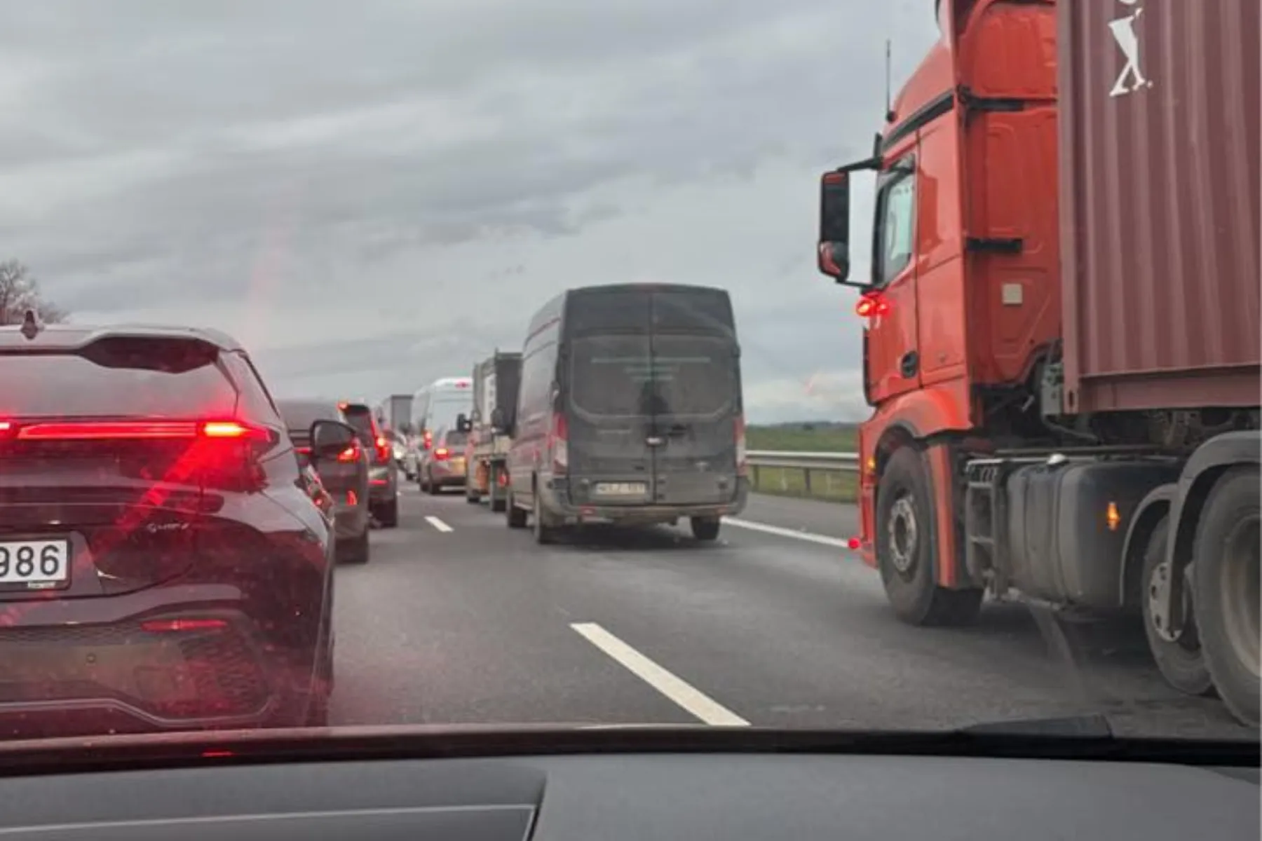Spūstis A1 kelyje / Skaitytojų nuotr.