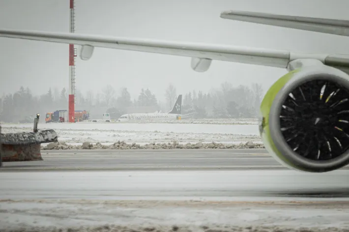 Lėktuvas, oro uostas