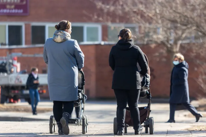 Mama, nėštumas, vaikai, pašalpos, vaiko pinigai  Šeima, jaunos šeimos / L. Balandis / BNS nuotr.