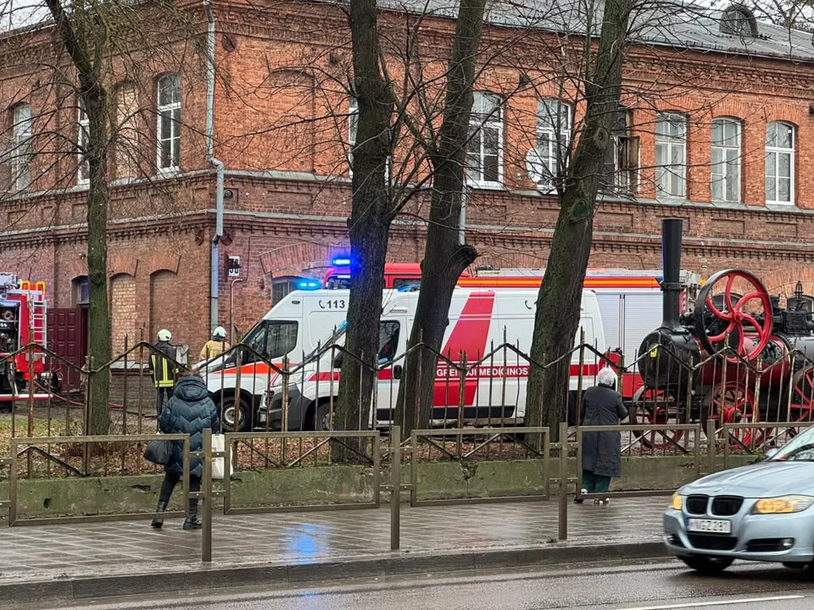 Gaisras A. Juozapavičiaus pr. / Skaitytojo nuotr.