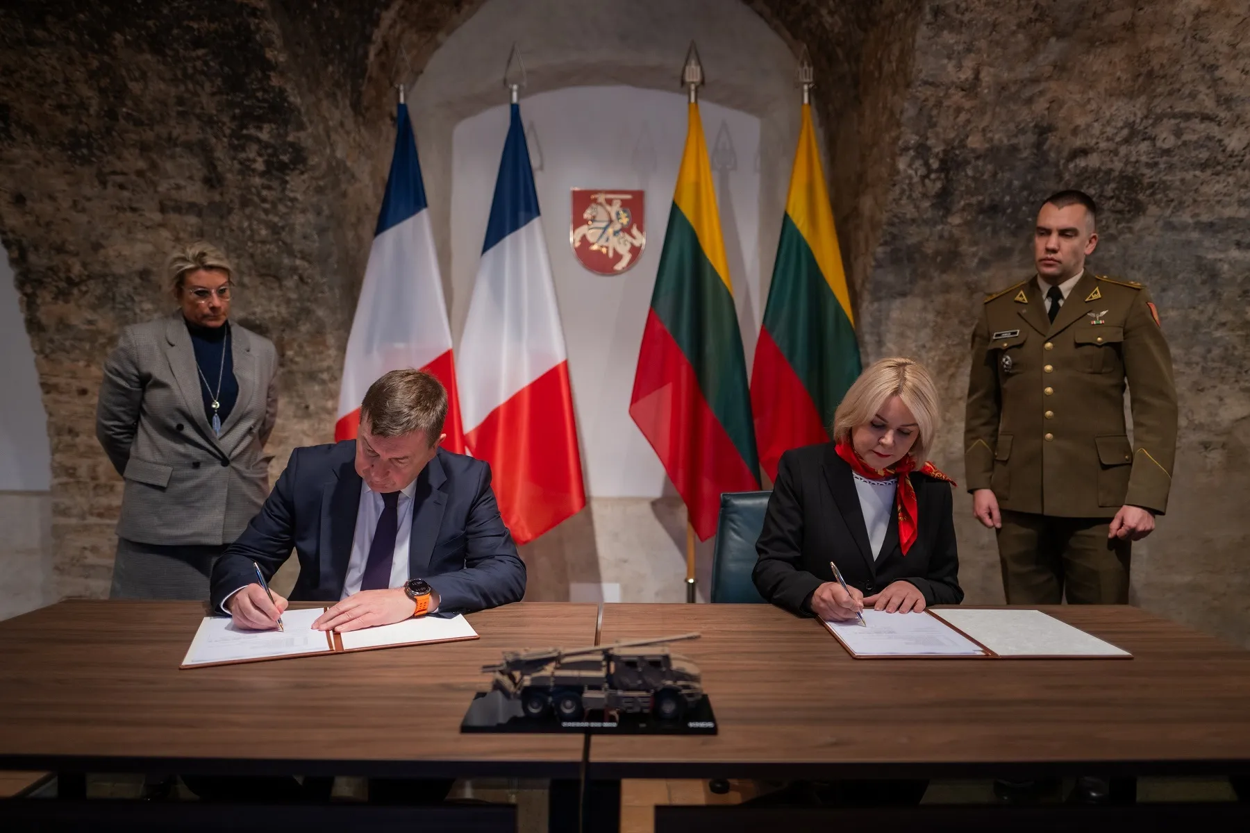 Sutartis dėl haubicų, kam nuotrauka (A. Čemerka)