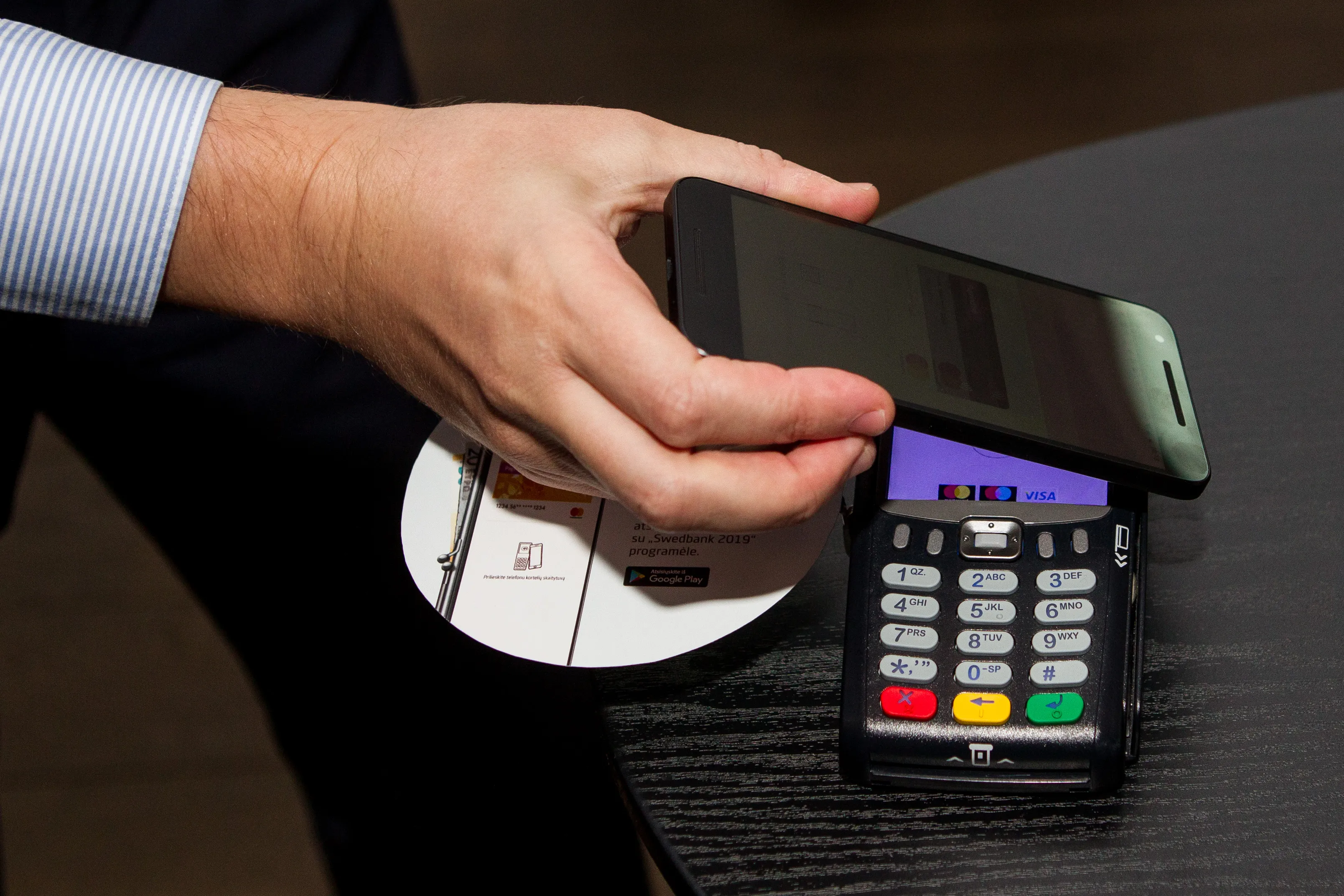 Atsiskaitymas telefonu, mobili piniginė, bekontaktis mokėjimas
