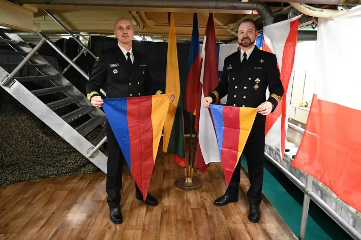 Vadovavimą Baltijos šalių karinių laivų junginiui perima Lietuvos karininkas R. Preimantas / LK nuotr.