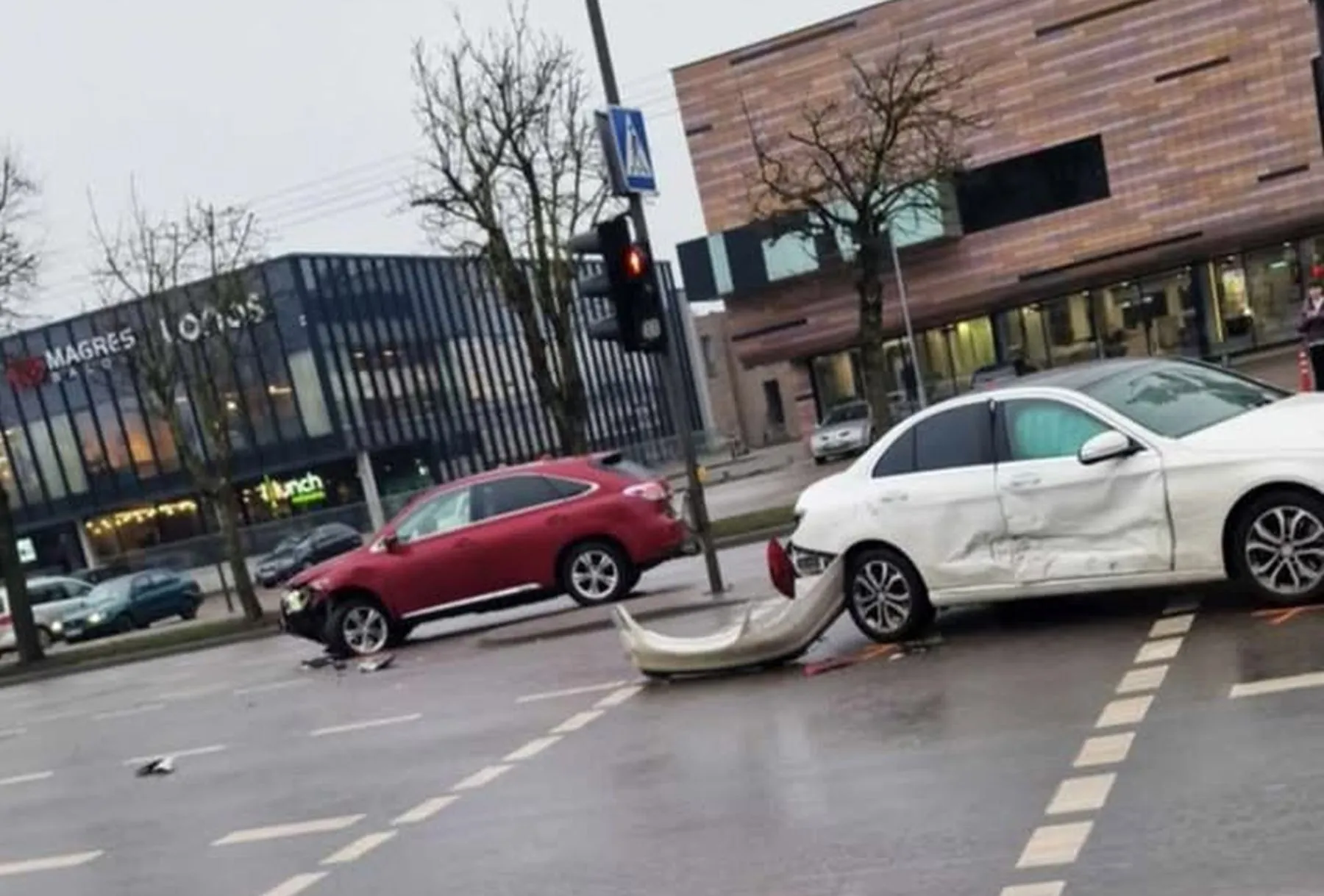 Avarija Savanorių pr. / Skaitytojos nuotr.