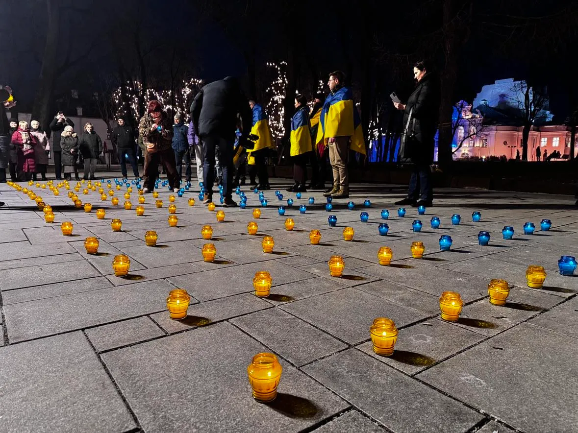 Ukrainos kovotojų pagerbimo akcija Laisvės alėjoje Kaune / Kasvyksta.lt nuotr.