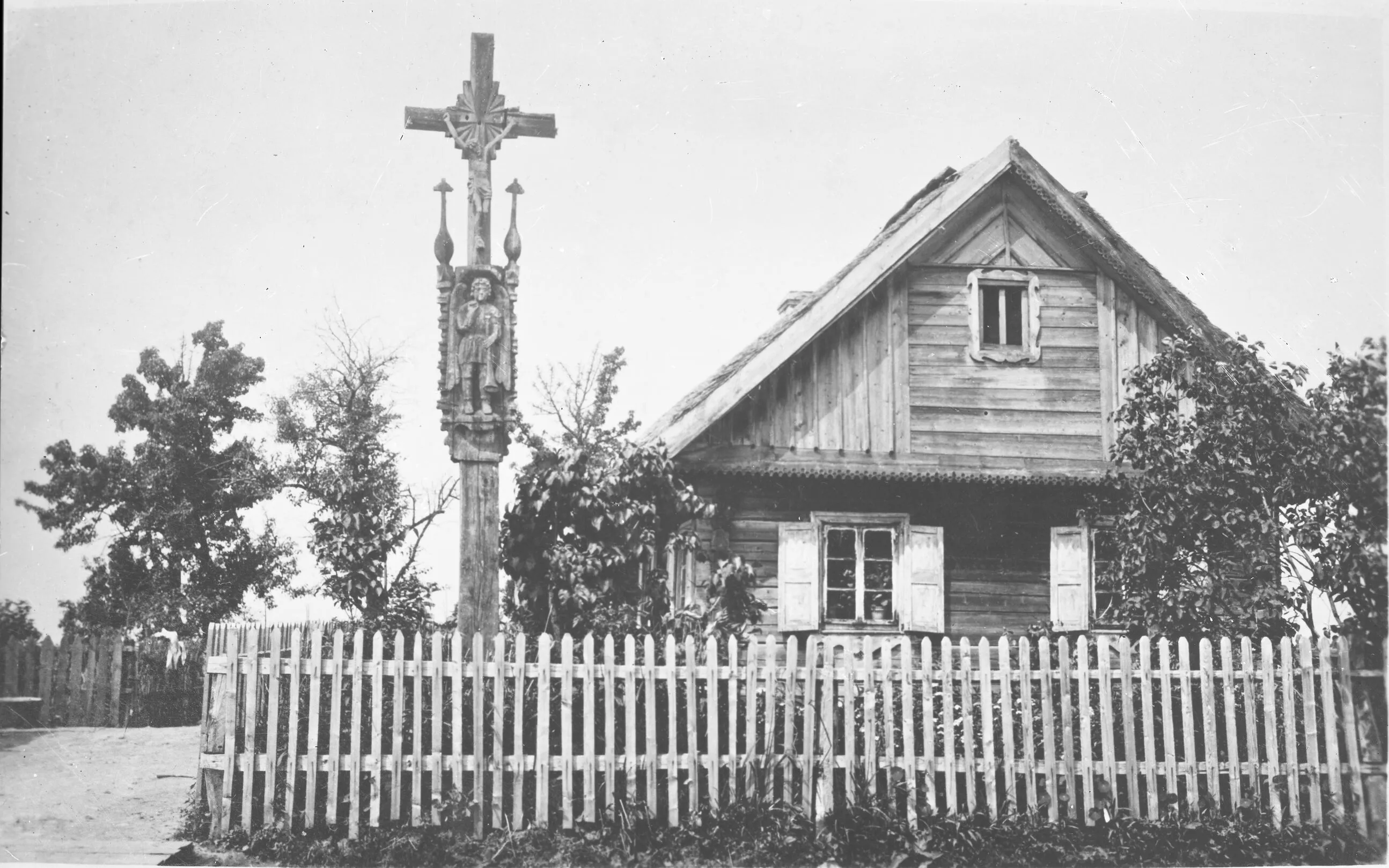 Dievdirbio V. Svirskio kryžius./VDKM rinkinių nuotr.