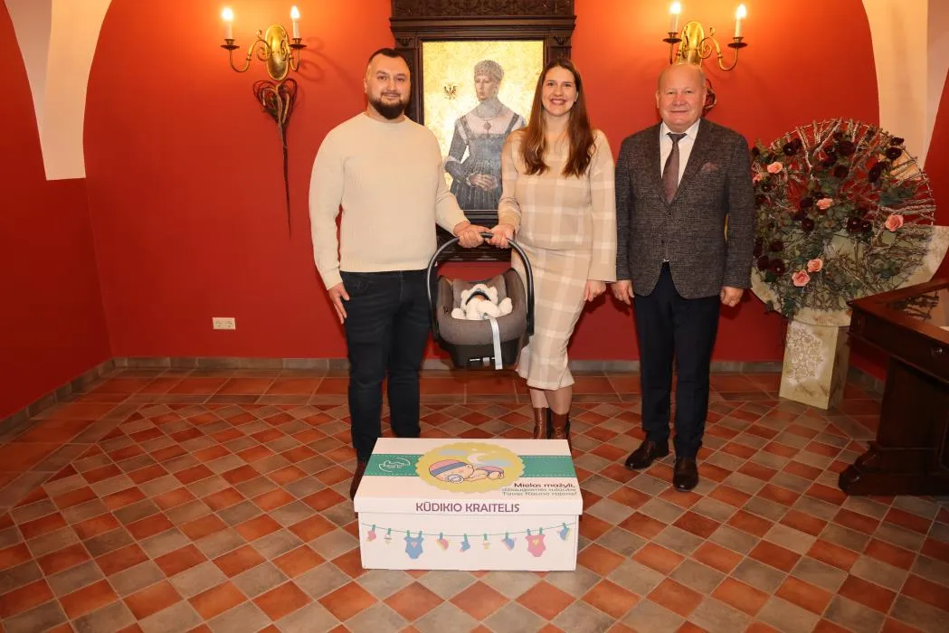 Paulinos ir Modesto Rudaičių šeimą sveikino V. Makūnas / KRS nuotr.